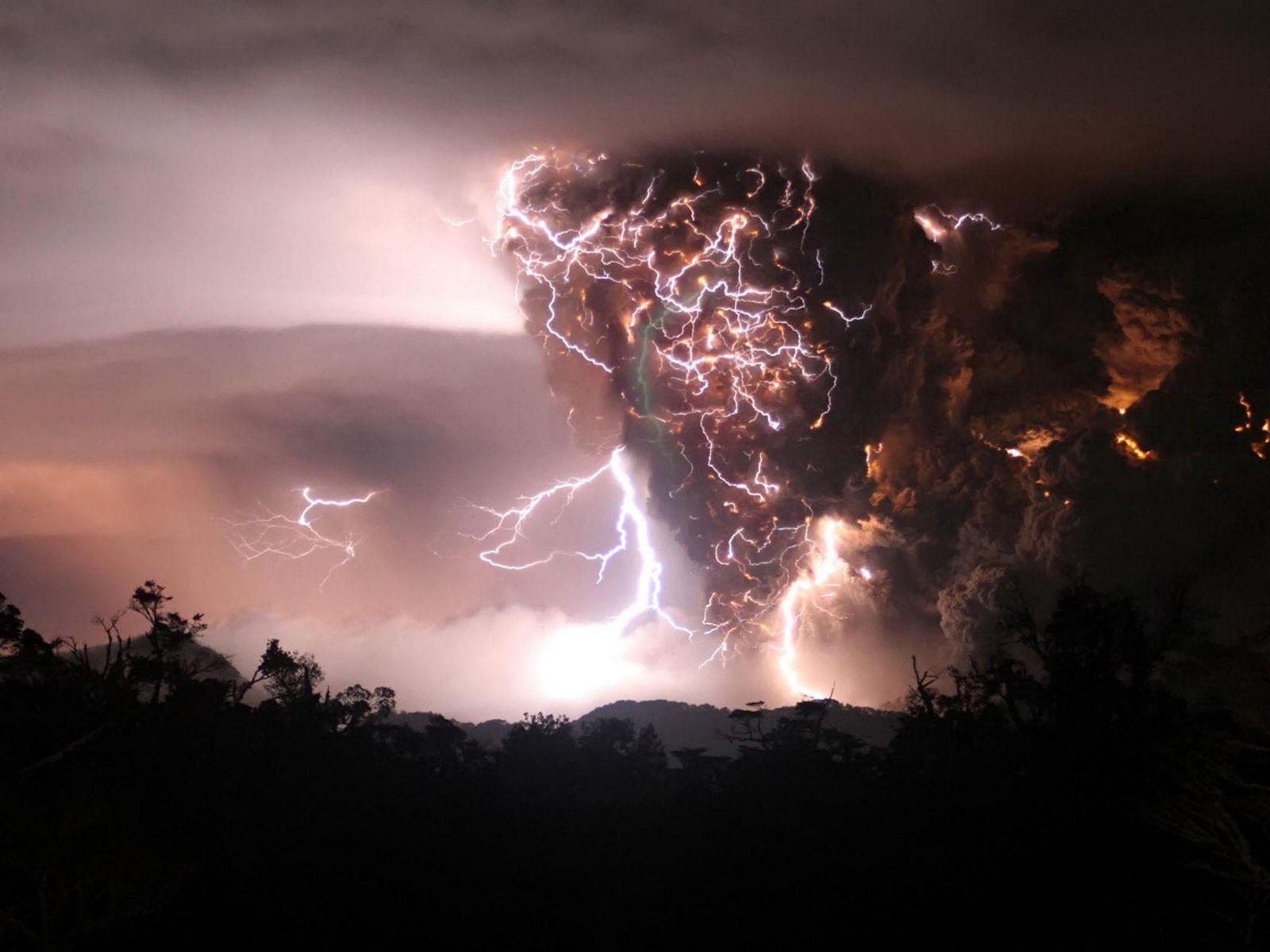 1600x1200 Big Tornado. huge tornado with lightning at sunset looks like on the apocalypse. Volcano lightning, Volcano photo, Lightning photo