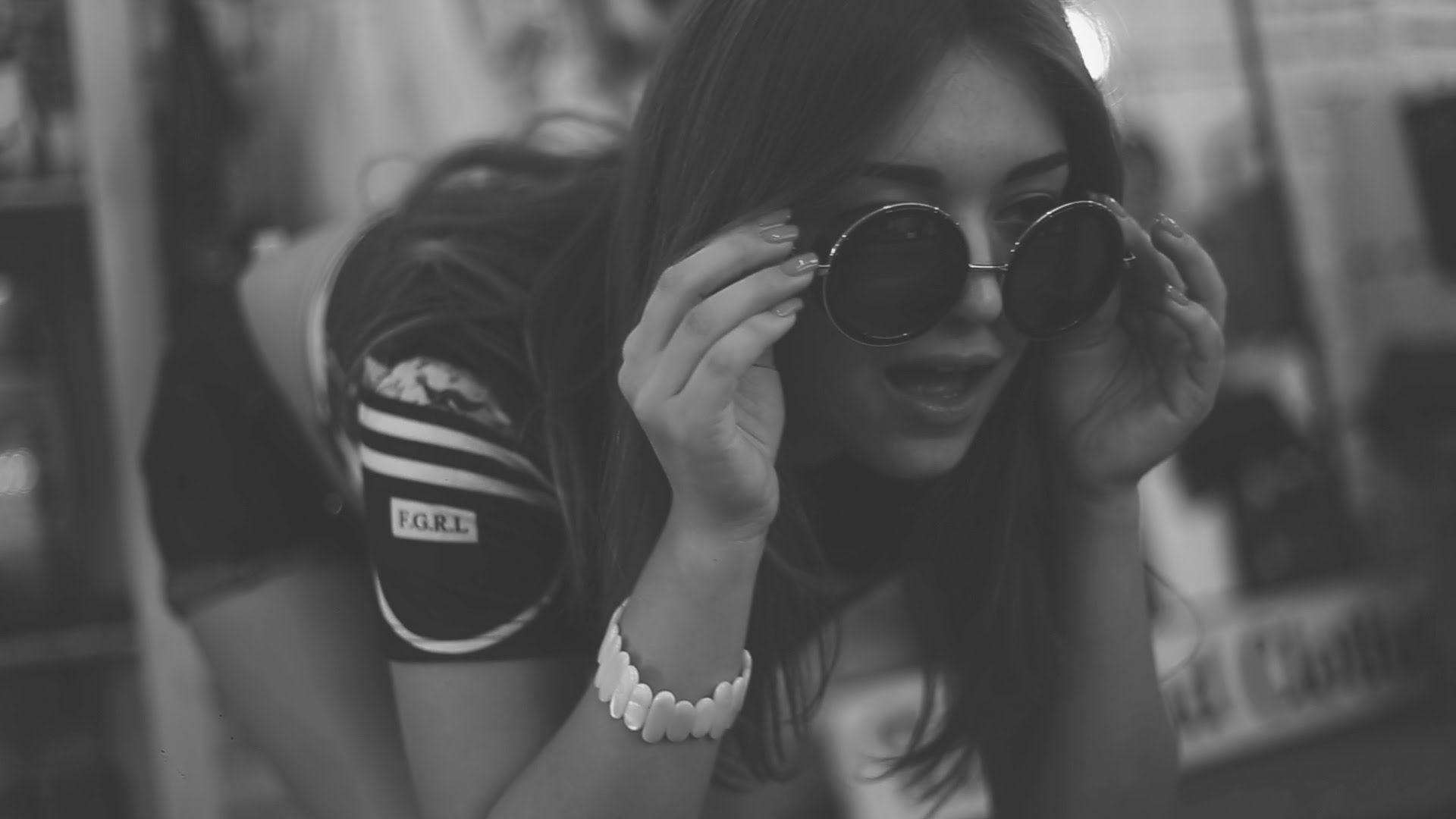 1920x1080 Bad Girl Looks Wallpaper