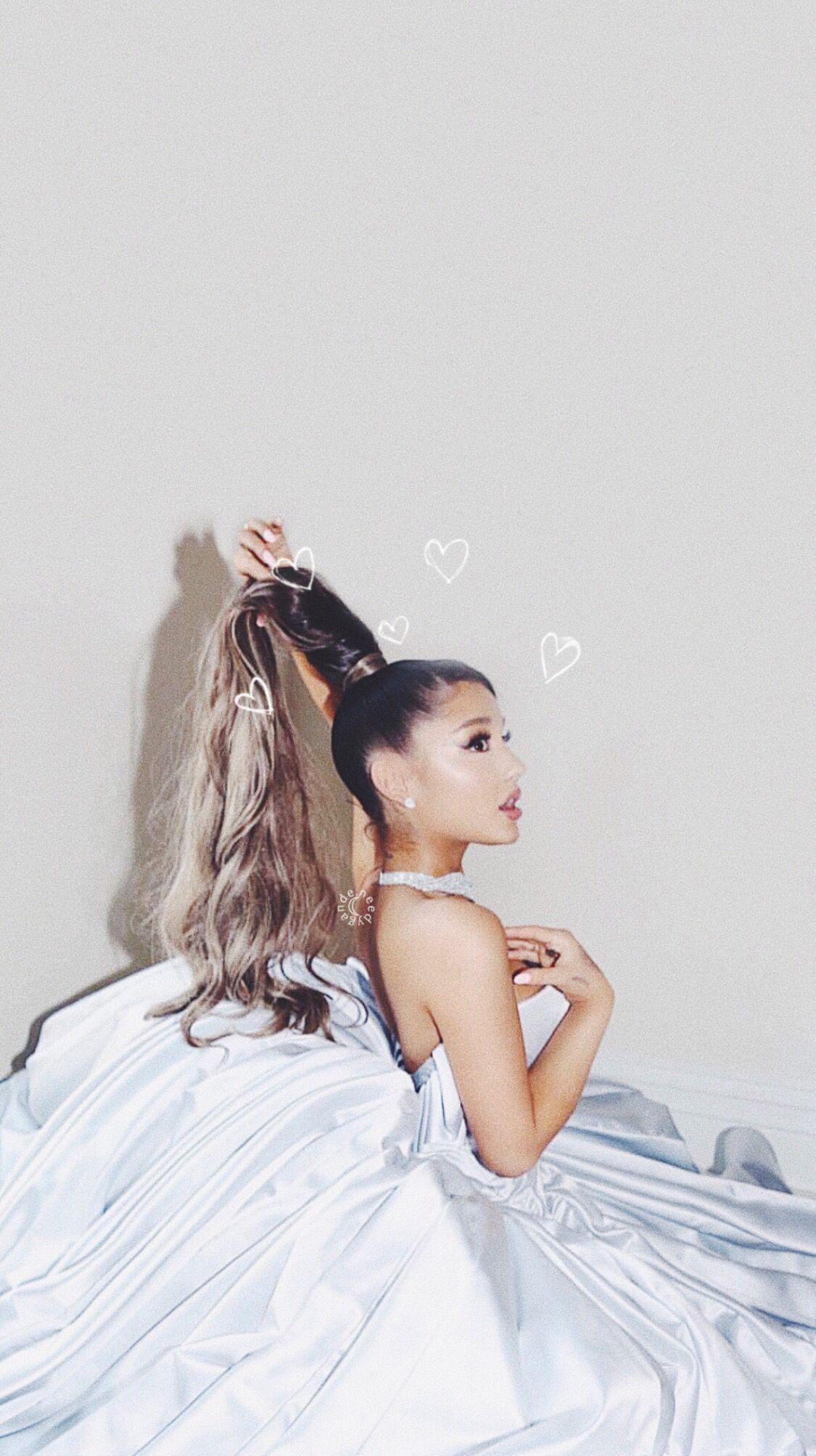 1125x2007 Ariana Grande Wallpaper