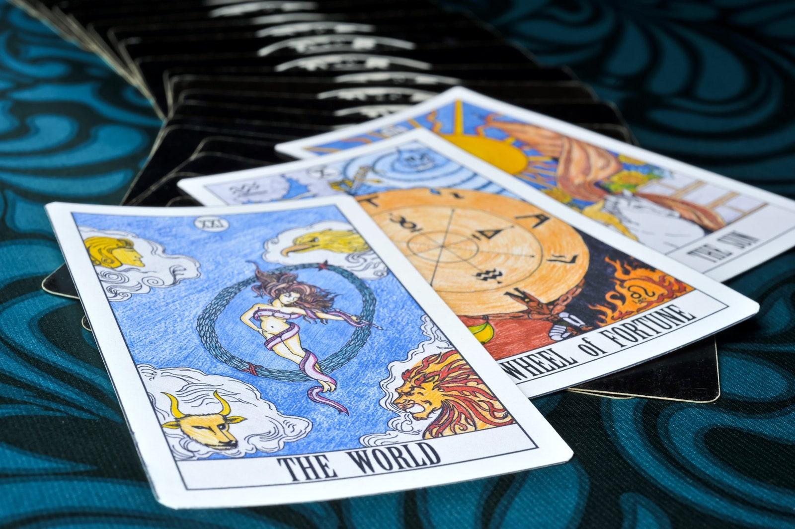 1600x1065 How to Read Tarot Cards: A Beginner's Guide to Understanding Their Meanings