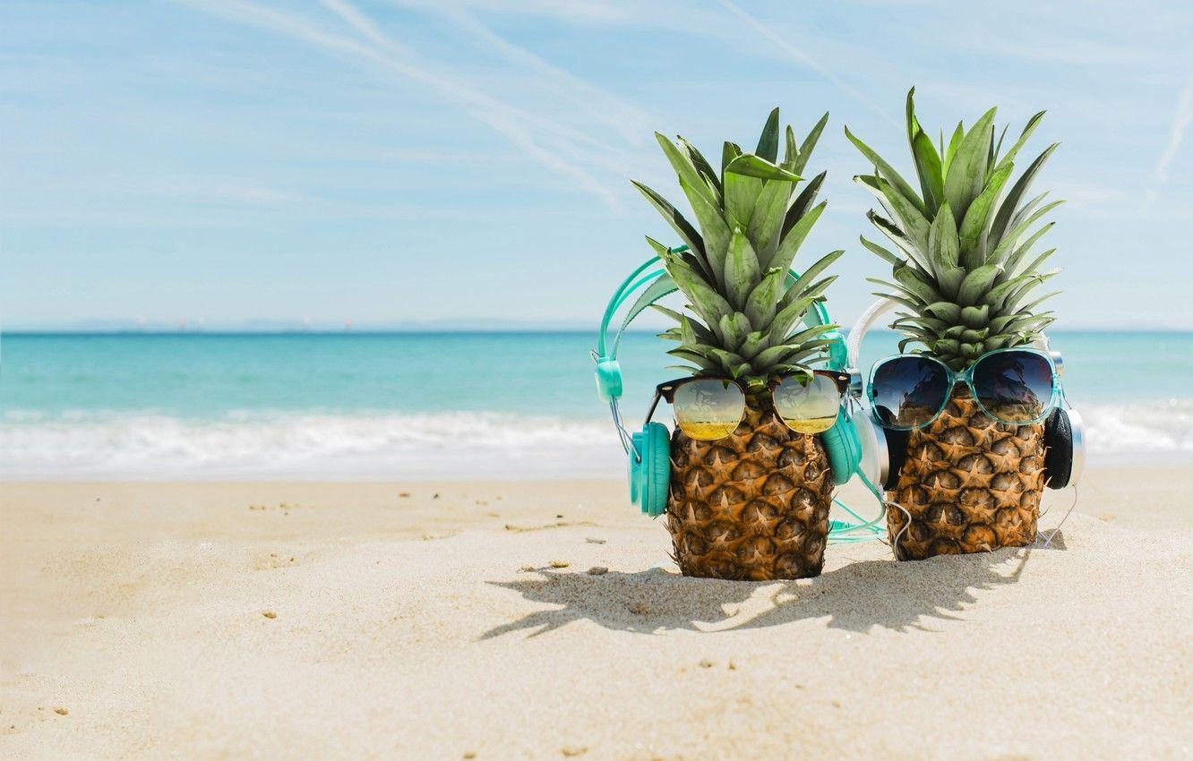 1332x850 Cute Pineapple Beach Wallpaper