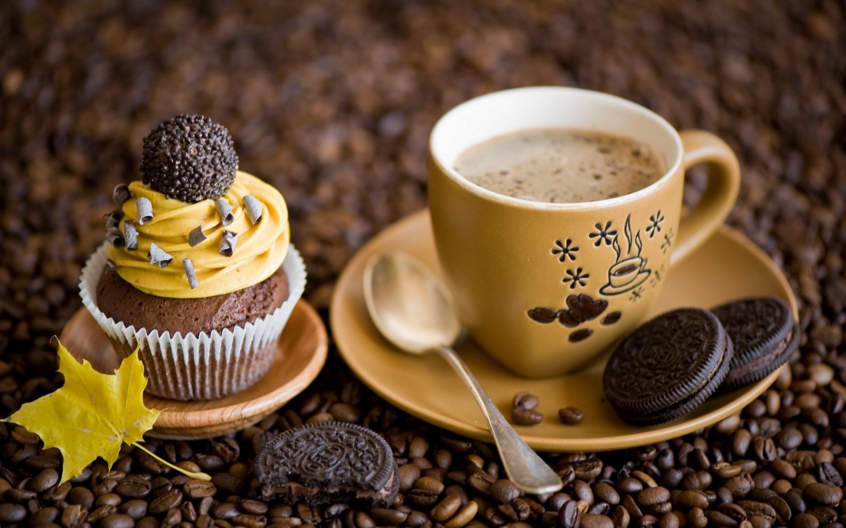 1680x1050 Cake Cream Chocolate Candy Dessert Coffee Leaf Yellow Autumn wallpaperx1050