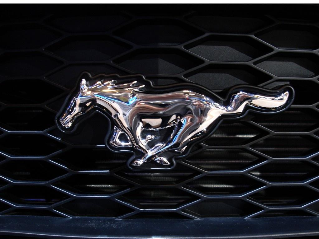 1024x768 Mustang Logo Wallpaper