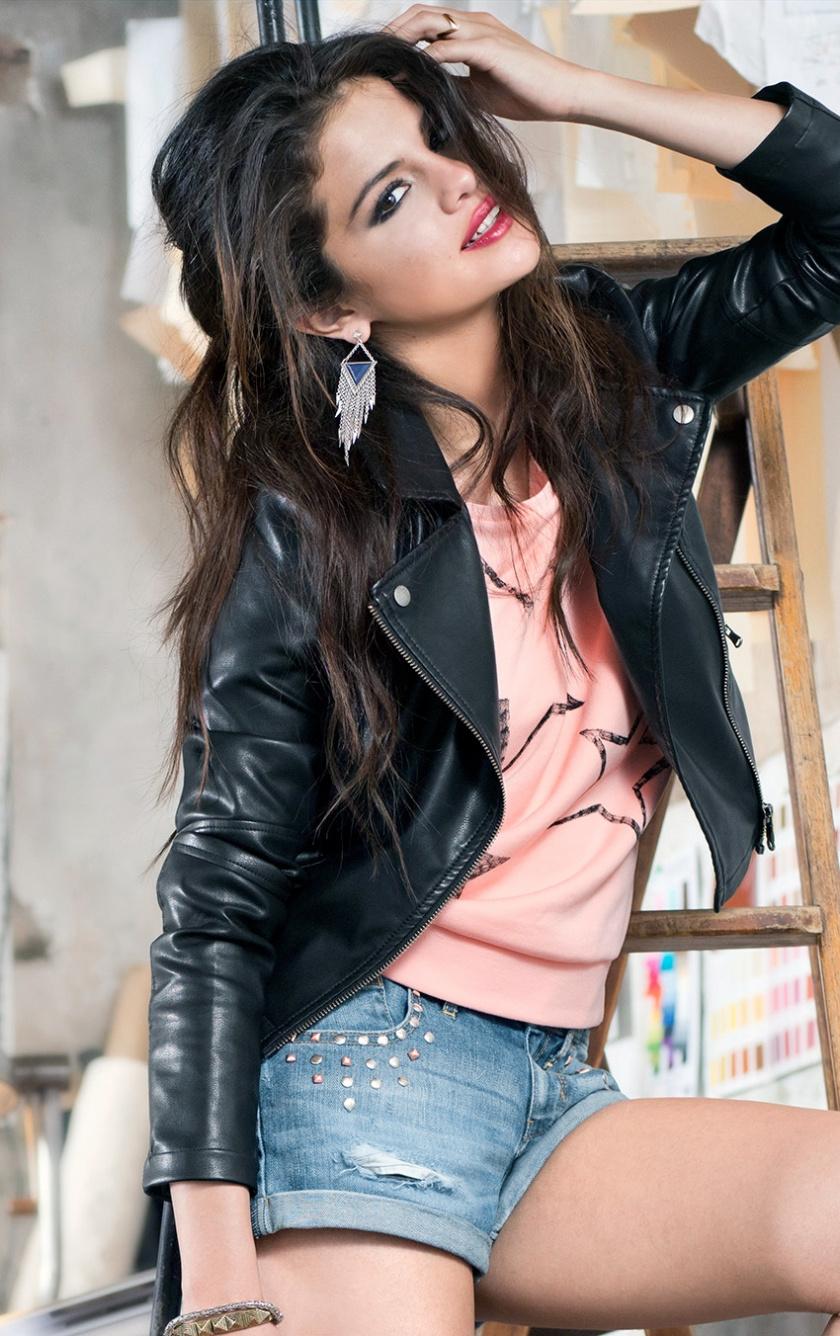 840x1336 Download Hot, famous singer, Selena Gomez wallpaper, 840x iPhone iPhone 5S, iPhone 5C, iPod Touch