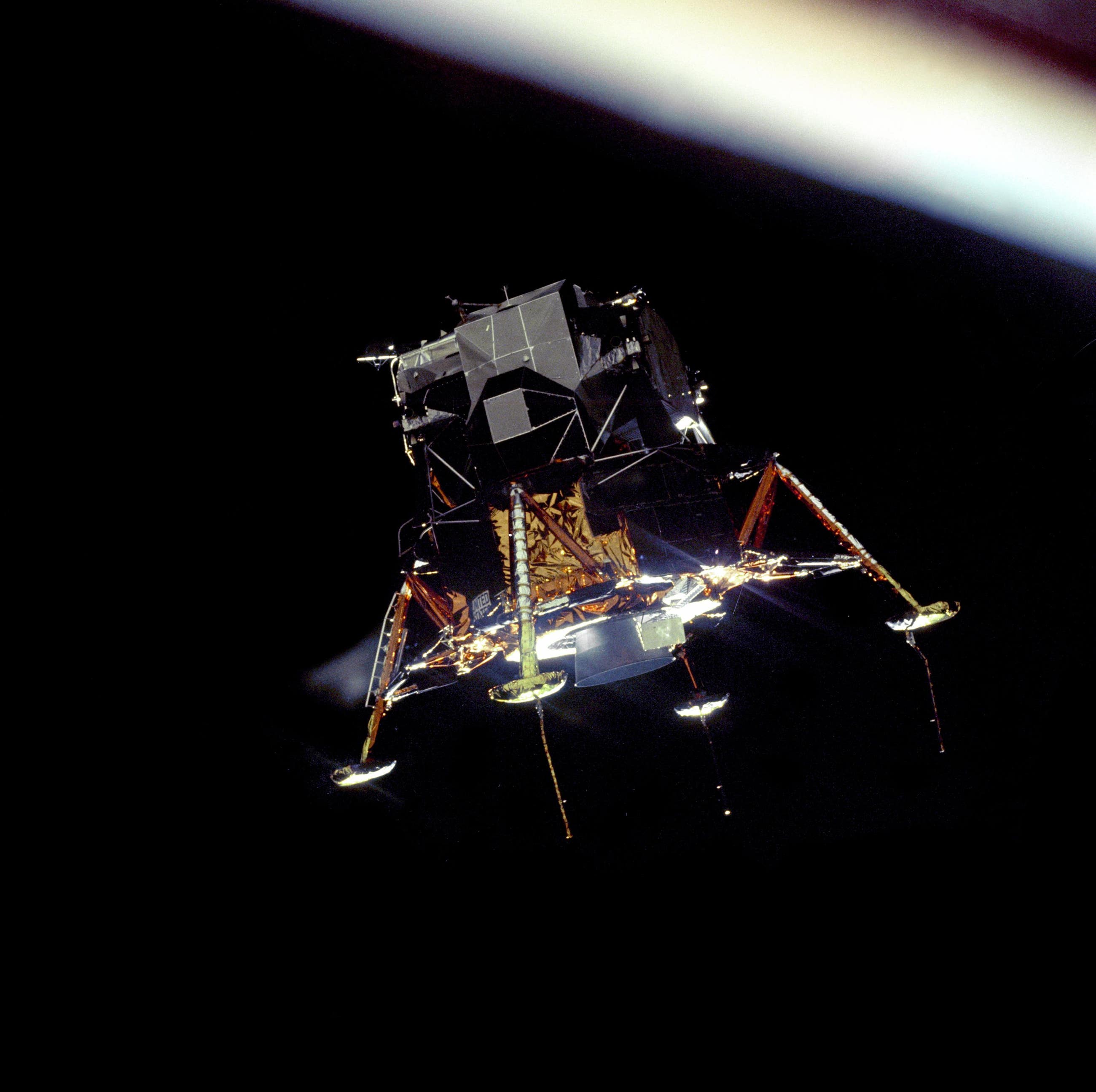 2600x2591 Los Angeles Celebrates the 50th Anniversary of the Moon Landing. Discover Los Angeles