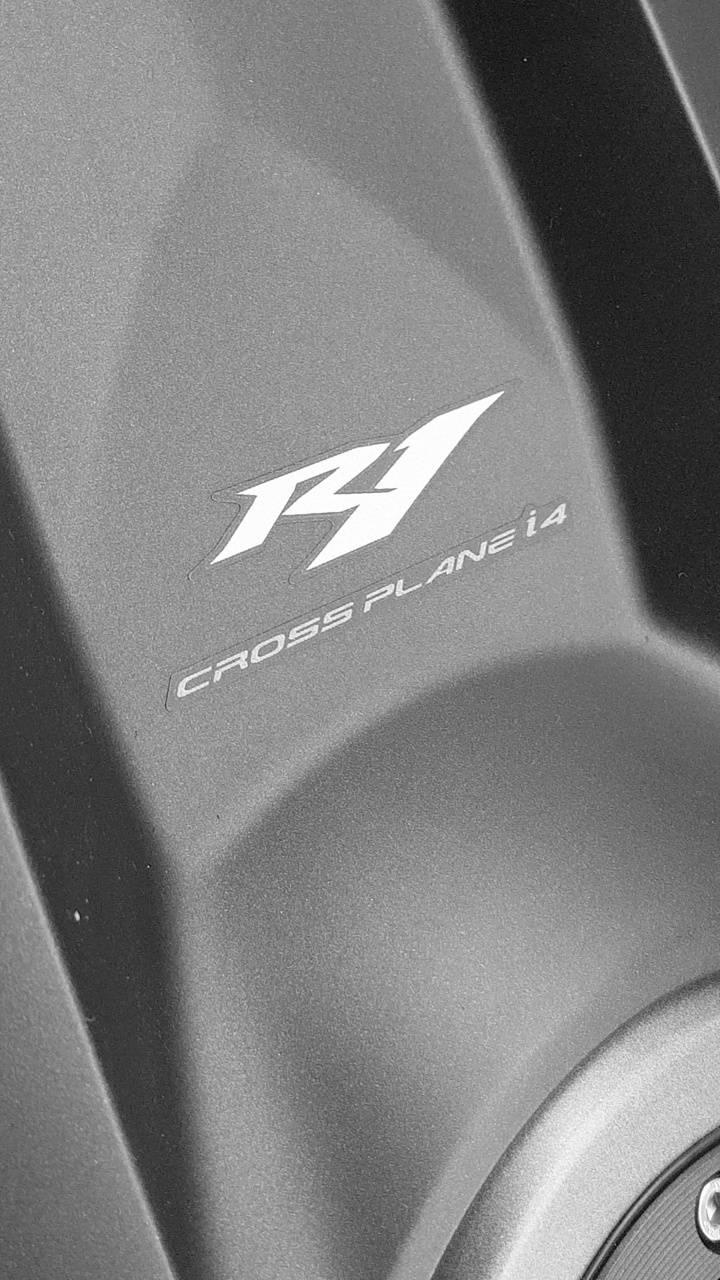 720x1280 Yamaha YZF R1 wallpaper