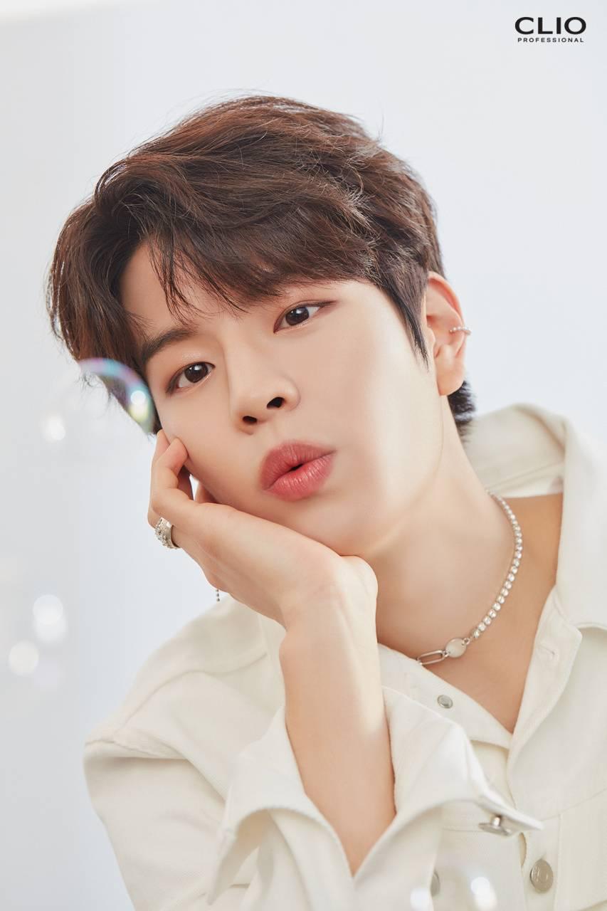 853x1280 Download Seungmin Stray Kids Wallpaper HD By Zeustt0. Wallpaper