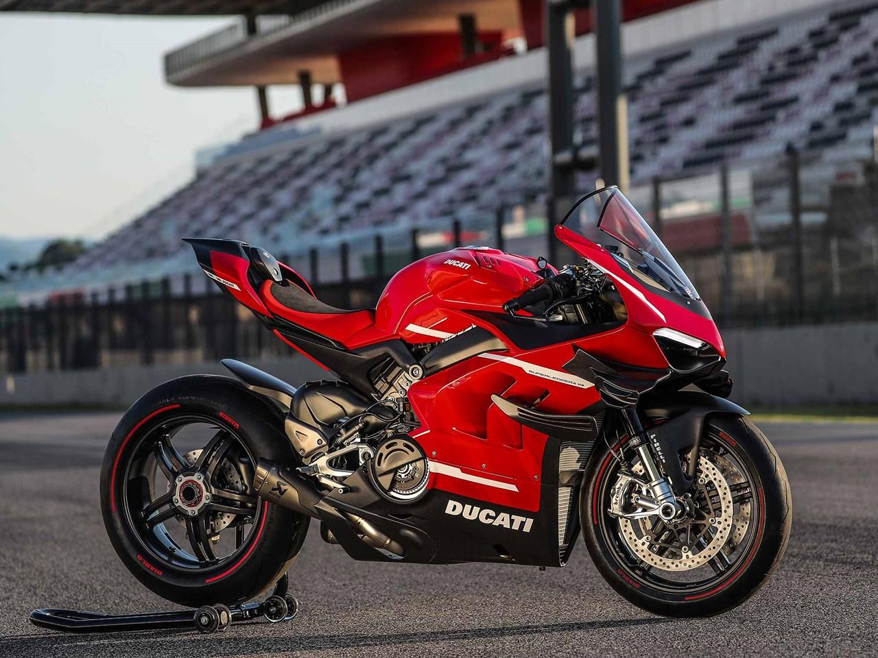 1280x960 DUCATI SUPERLEGGERA V4 (2020) Review