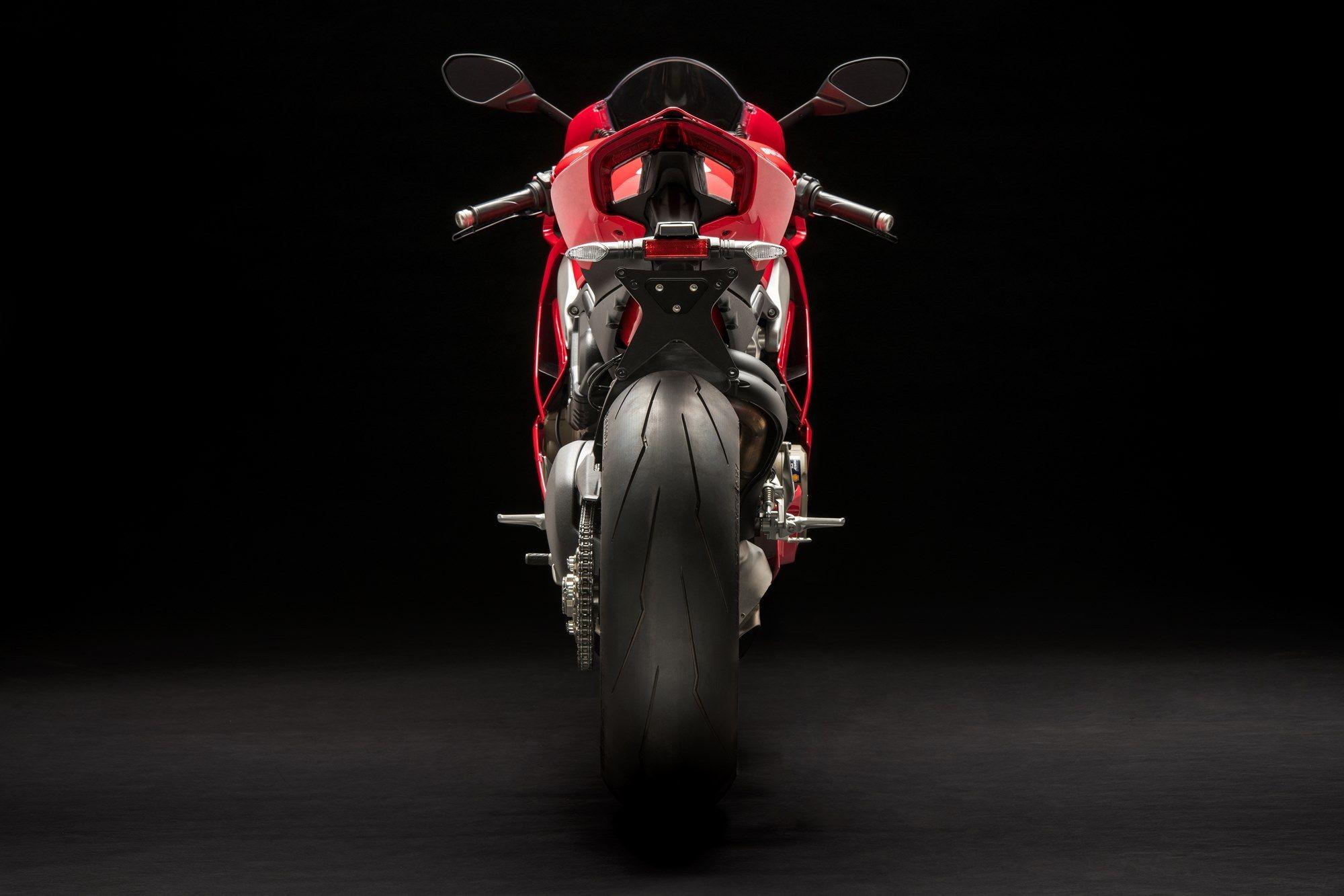 2000x1333 Ducati V4 Panigale Wallpaper