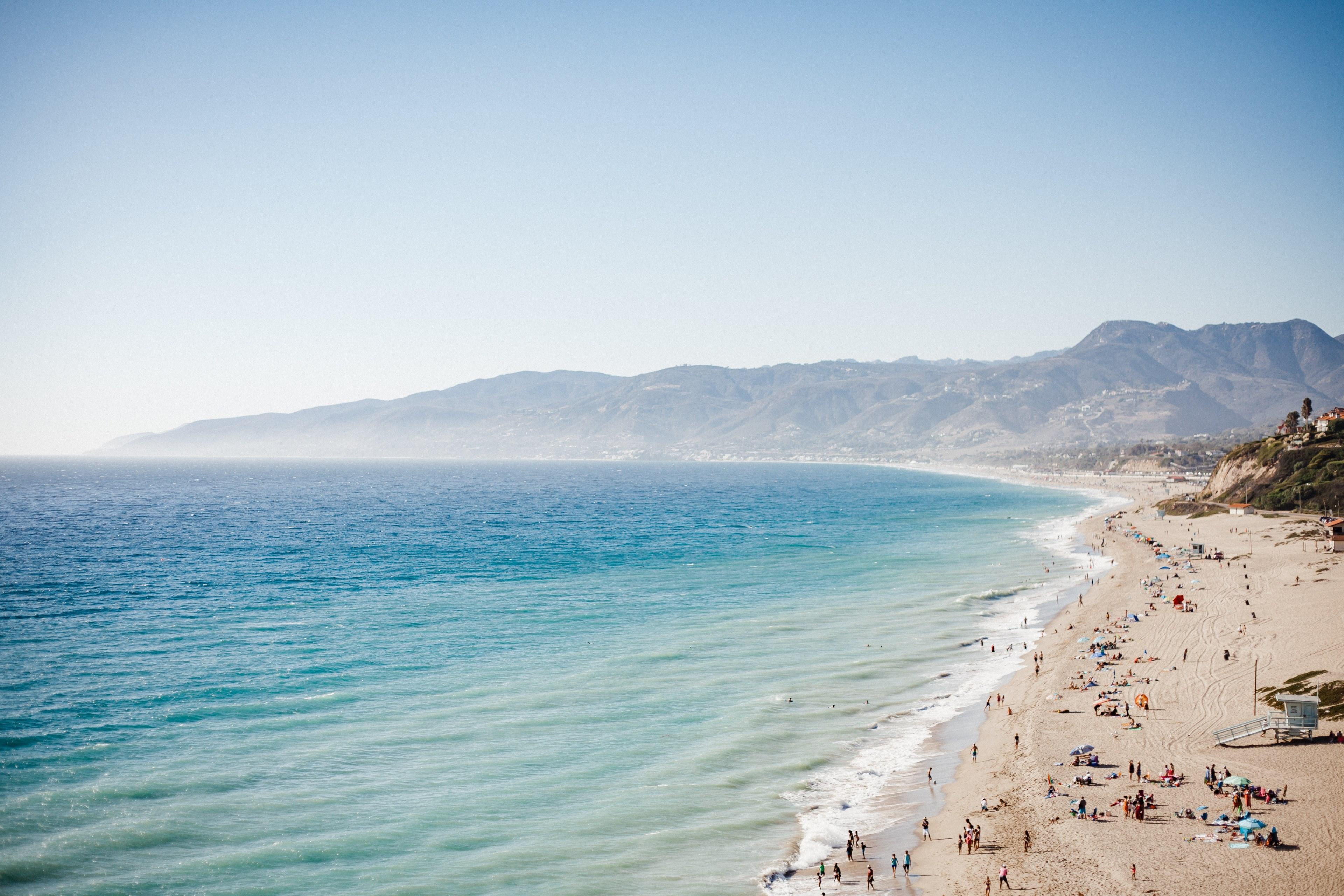 3840x2560 Wallpaper / clean ocean washing up on sand shore filled with people in malibu, malibu ca 4k wallpaper