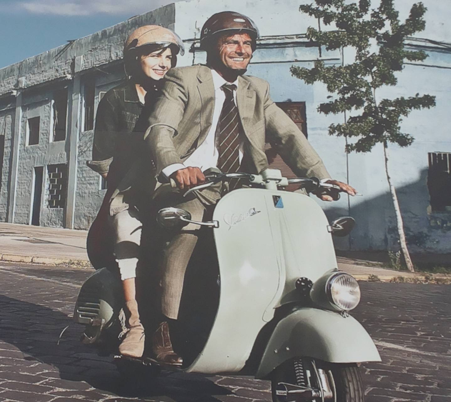 1437x1280 motoneta vintage wallpaper