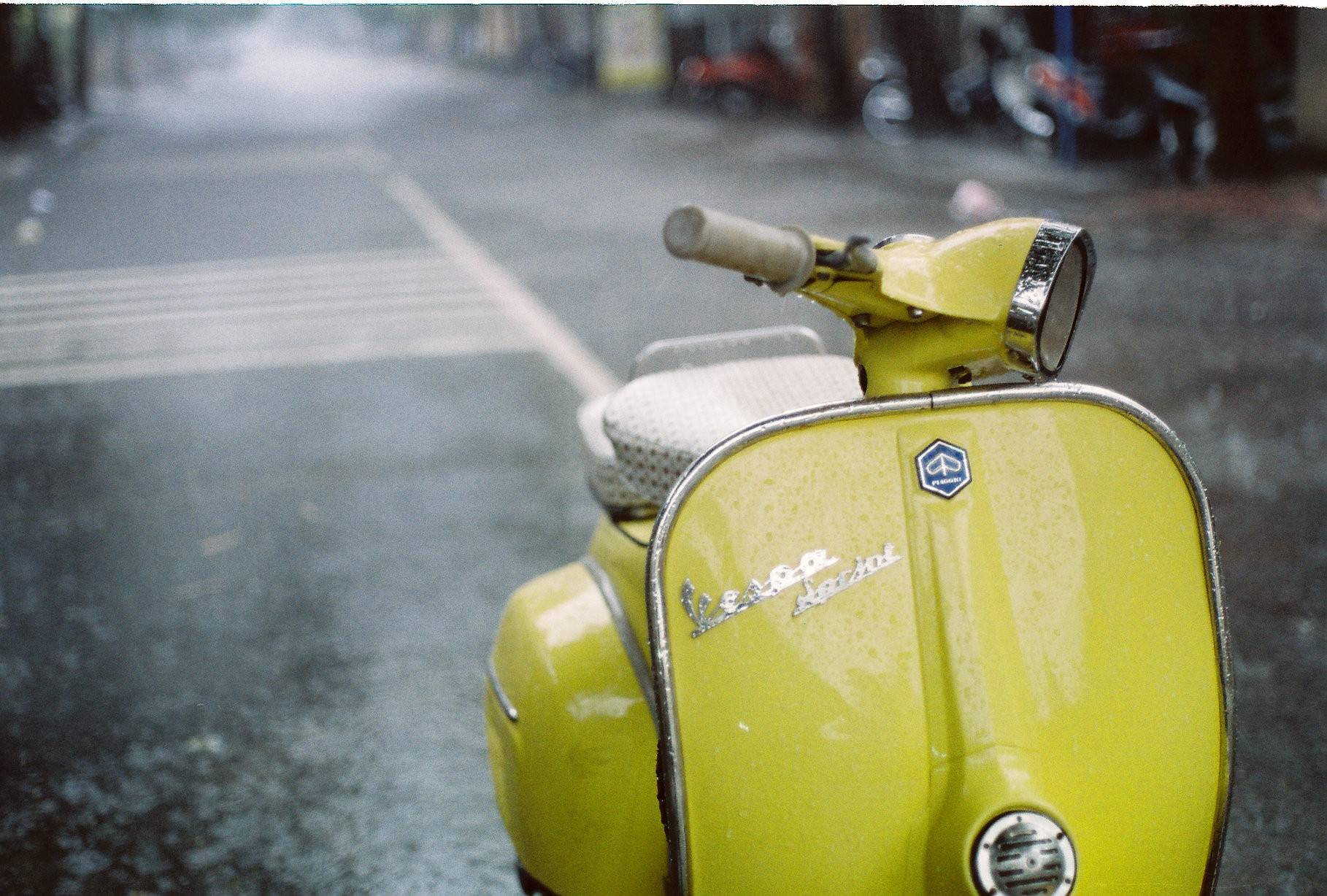 1818x1228 Vespa Wallpaper