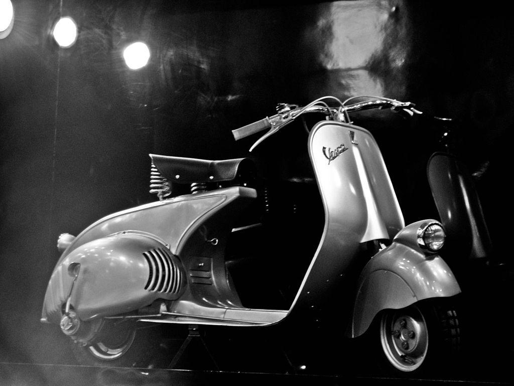 1024x768 wallpaper vespa classic, scooter, vespa, automotive design, classic, motor vehicle