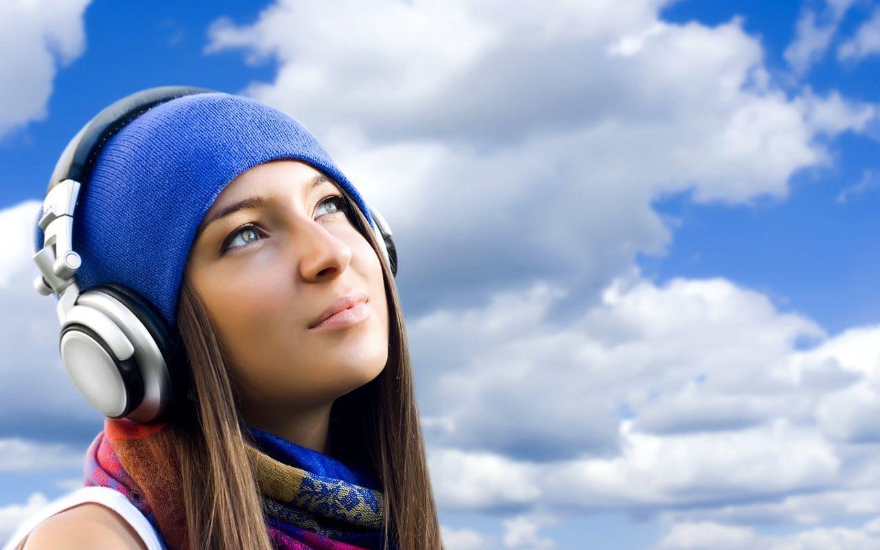 1280x800 Girls Listening To Music Wallpaper Free Girls Listening To Music