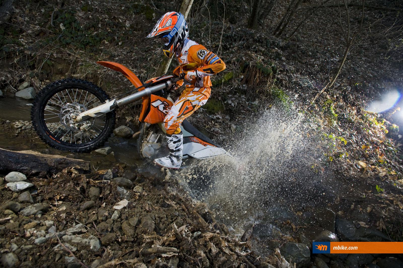 1600x1065 KTM 250 EXC Wallpaper