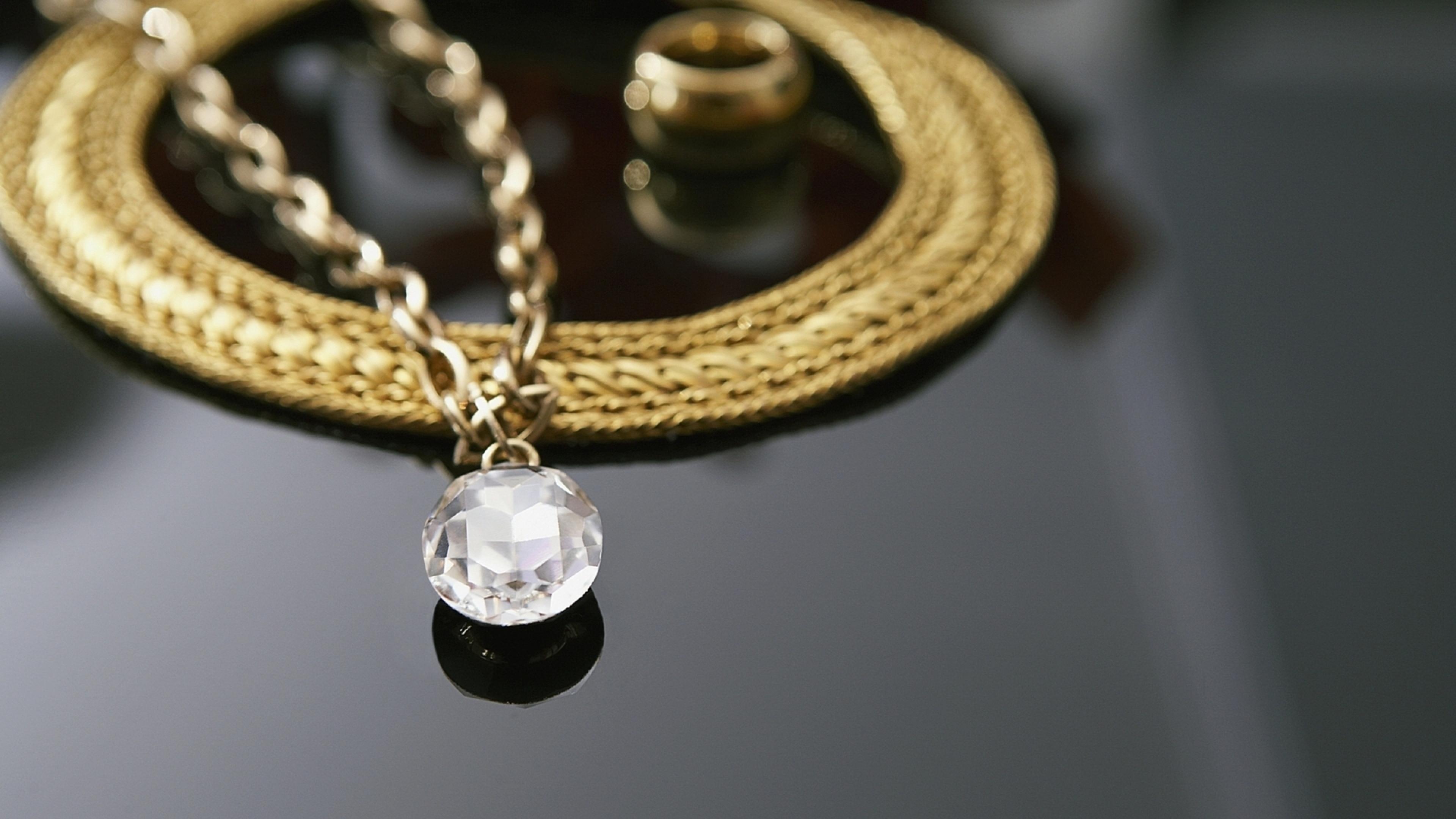 3840x2160 Gold Jewellery Background Image HD