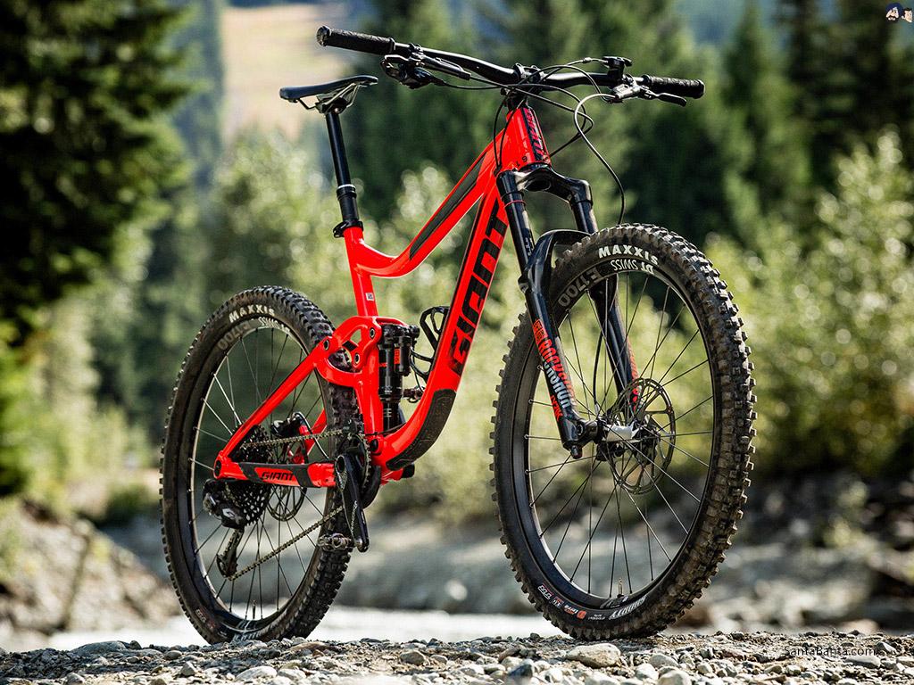 1024x768 Taiwanese make Giant, Downhill Mountain Bike