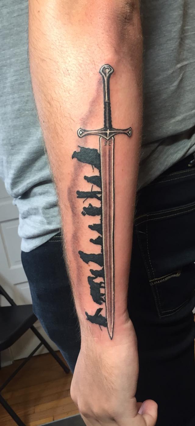 640x1398 The Fellowship walking along the blade of Anduril: Jeremy Lambert in St. Louis, MO