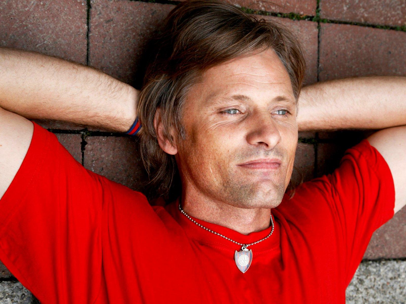 1600x1200 Viggo Mortensen wallpaperx1200
