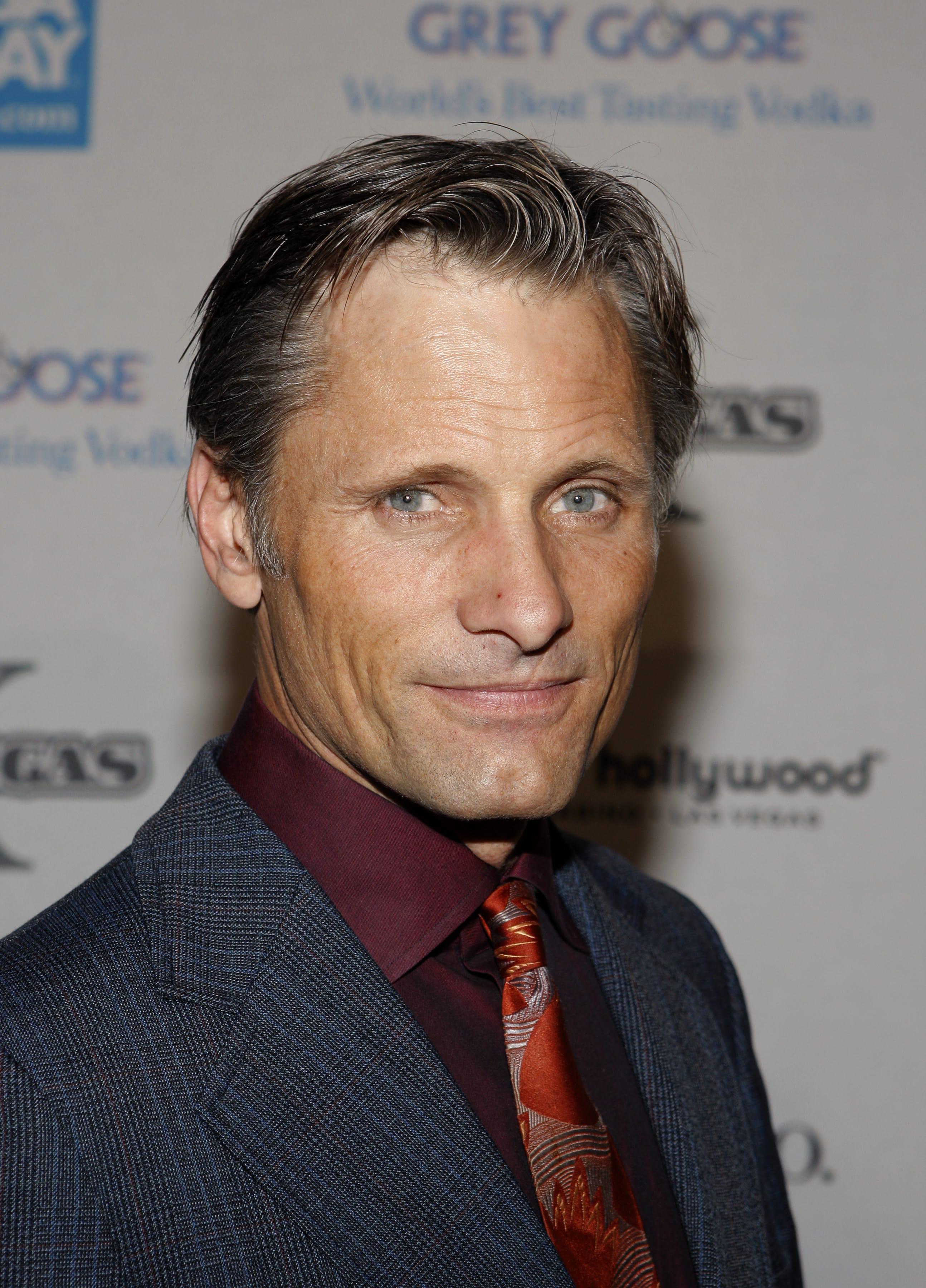2588x3600 Viggo Mortensen HD