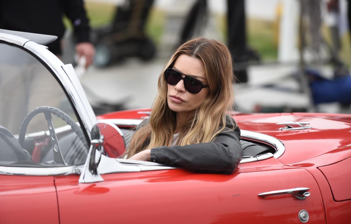 1332x850 Wallpaper car, machine, auto, pose, makeup, actress, glasses, the series, car, auto, hair, glasses, Lucifer, Lucifer, Lauren German, Lauren German image for desktop, section фильмы