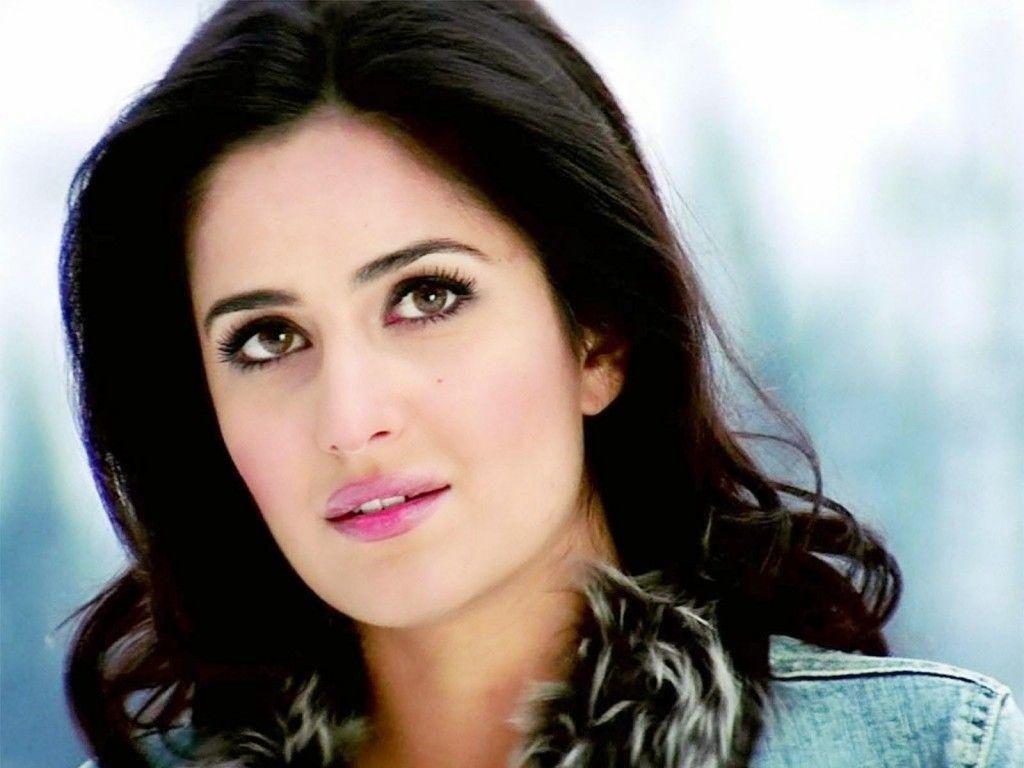 1024x768 Katrina Kaif HD Wallpaper