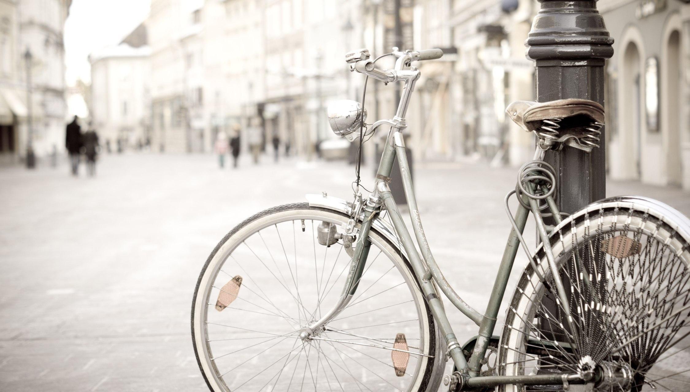 2250x1280 Bicycle Wallpaper