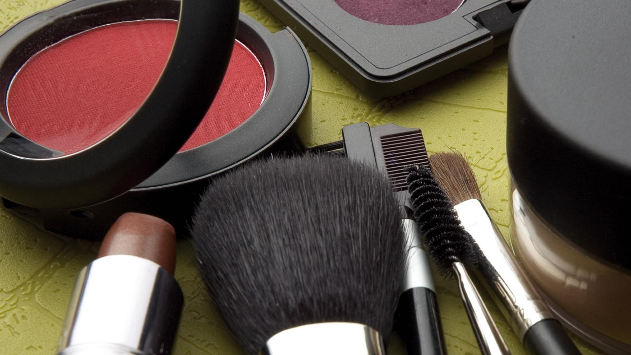 2048x1152 makeup wallpaper, brush, cosmetics, product, beauty, pink
