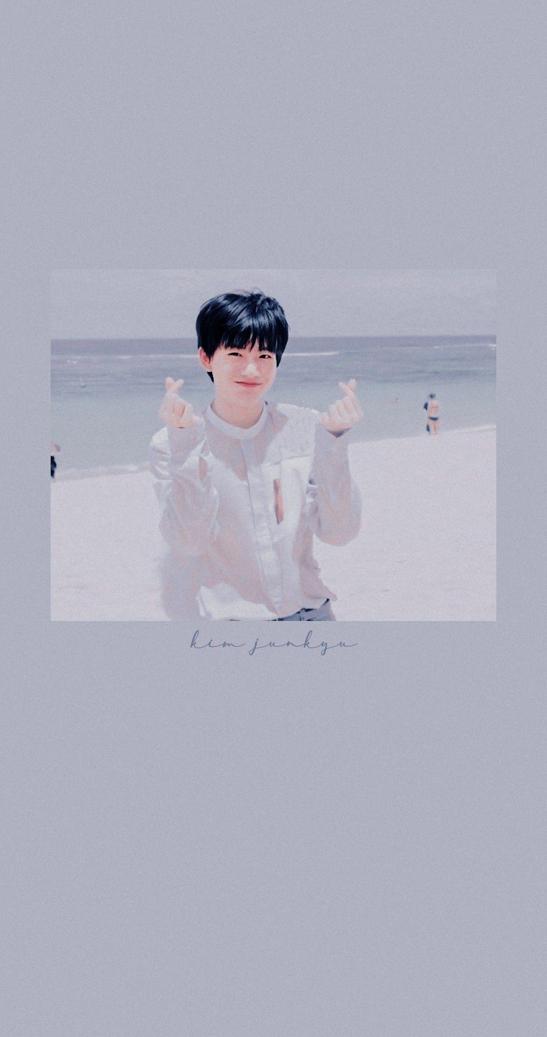 1080x2049 kim junkyu wallpaper aesthetic. Hubungan manis, Foto teman, Gambar menakjubkan