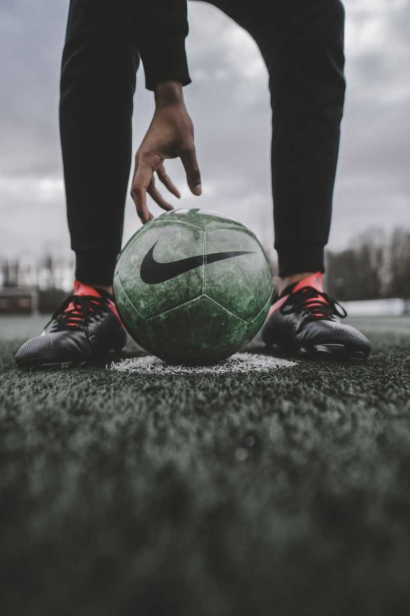 800x1200 Football Wallpaper Free HD Wallpaper