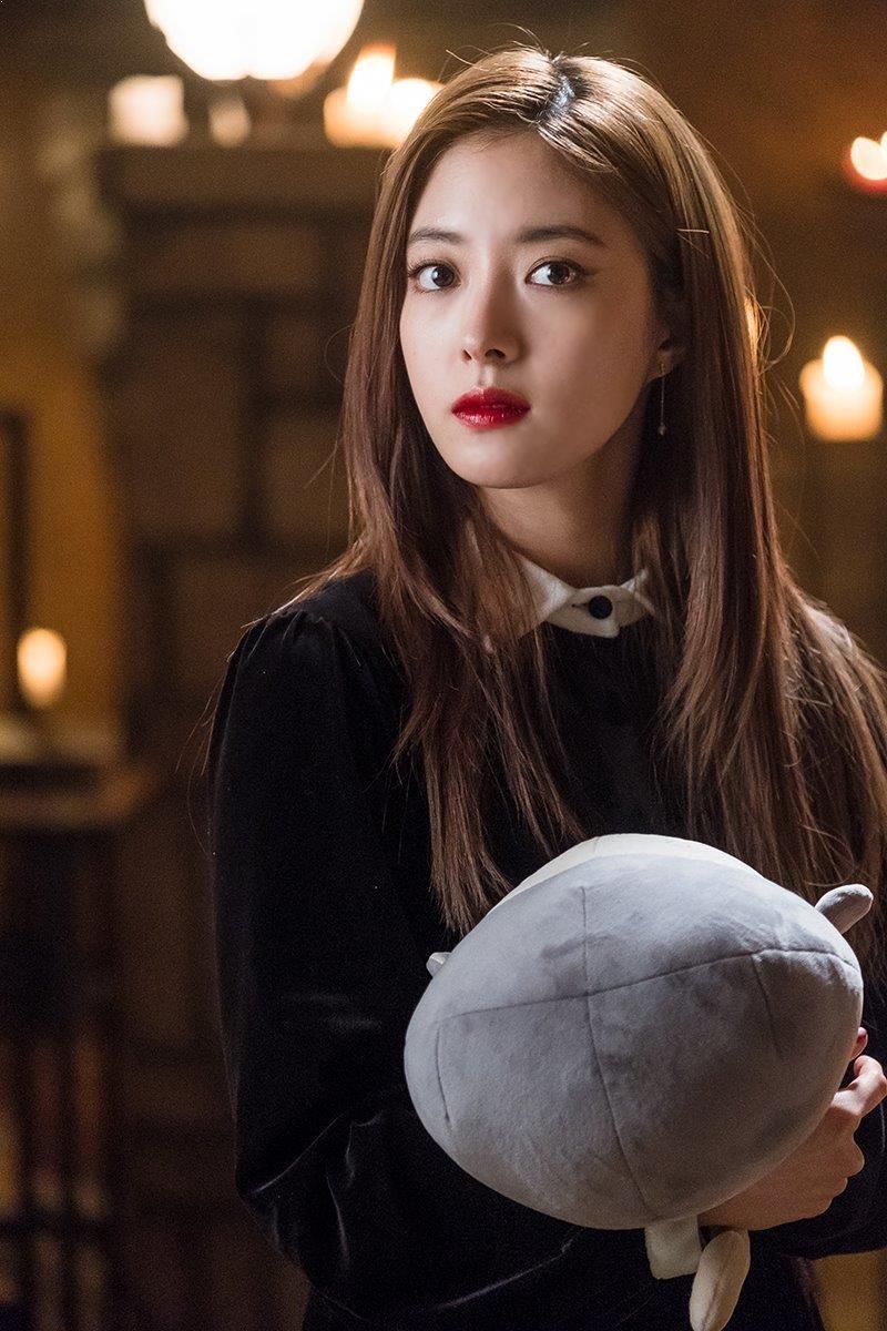 800x1200 Lee Si Young Wallpaper