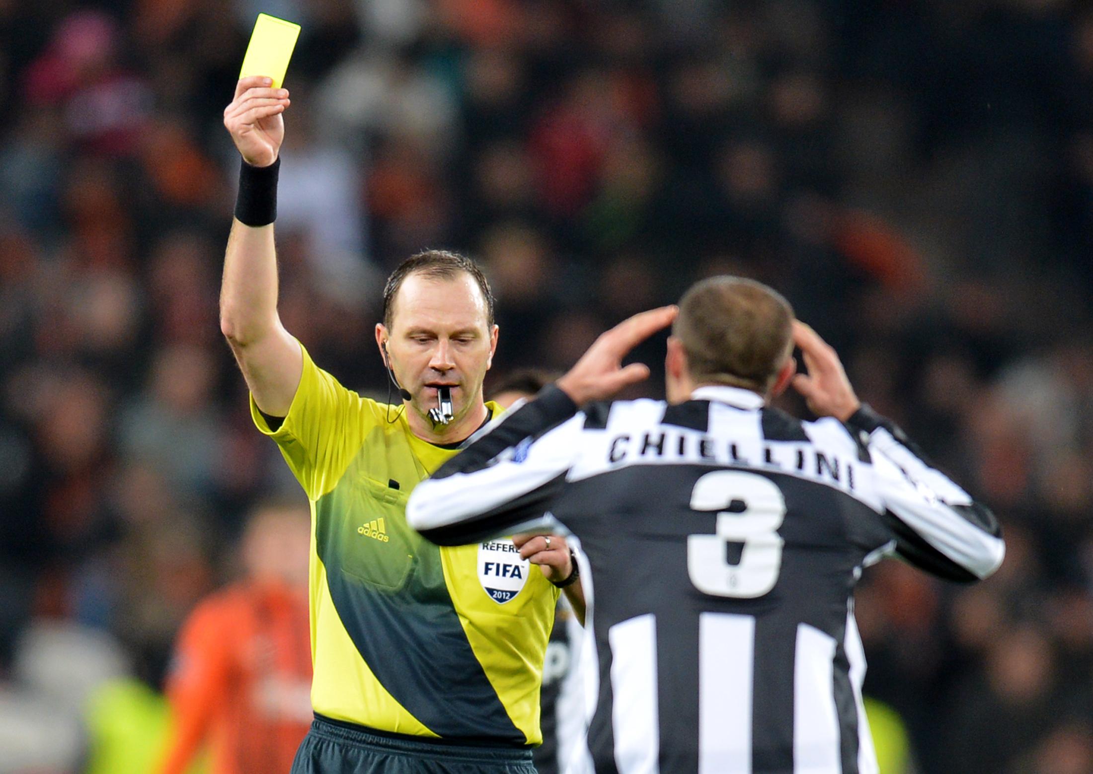 2200x1559 The halfback of Juventus Giorgio Chiellini gets a yellow card wallpaper and image, picture, photo