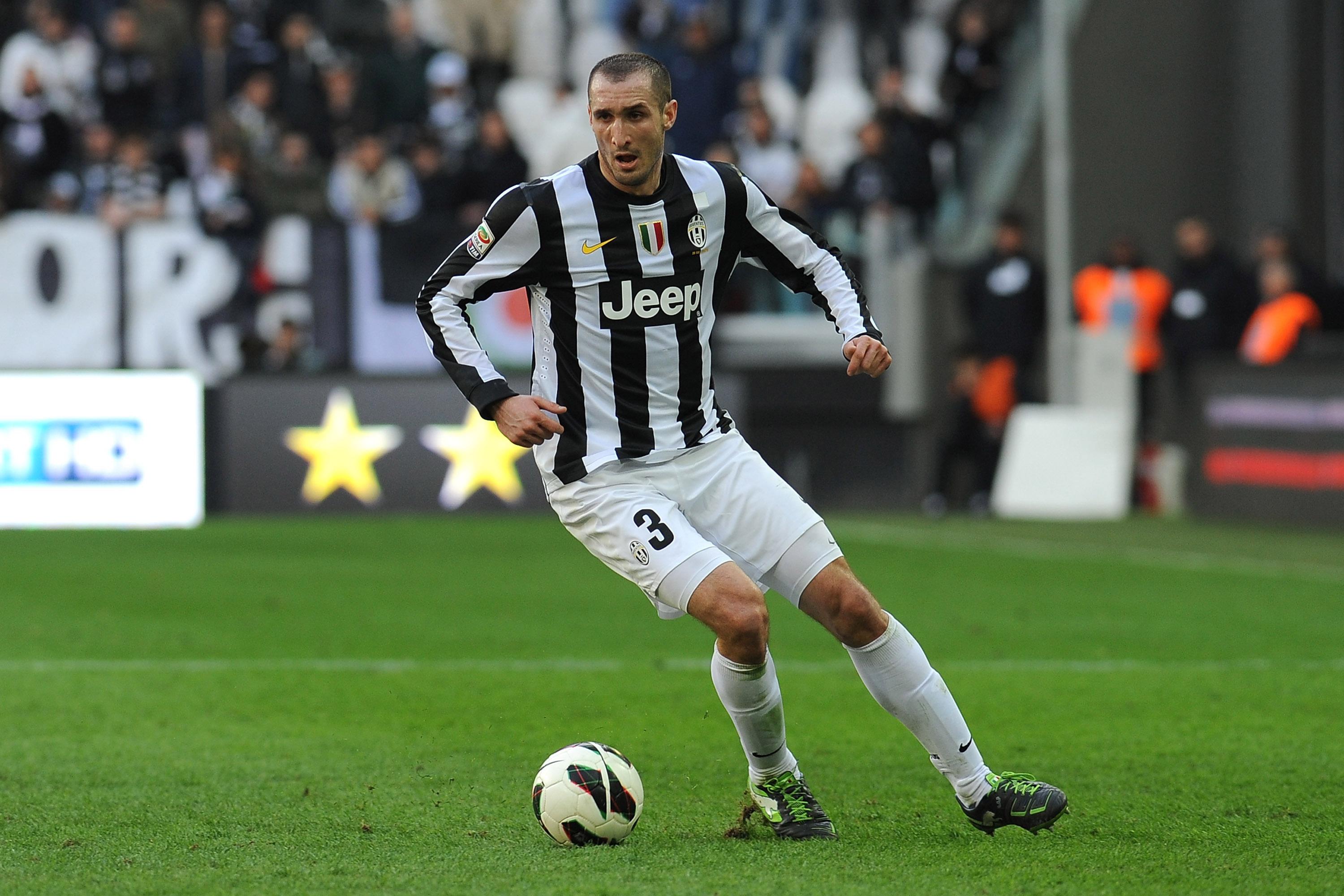 3000x2000 The player of Juventus Giorgio Chiellini with a ball wallpaper and image, picture, photo