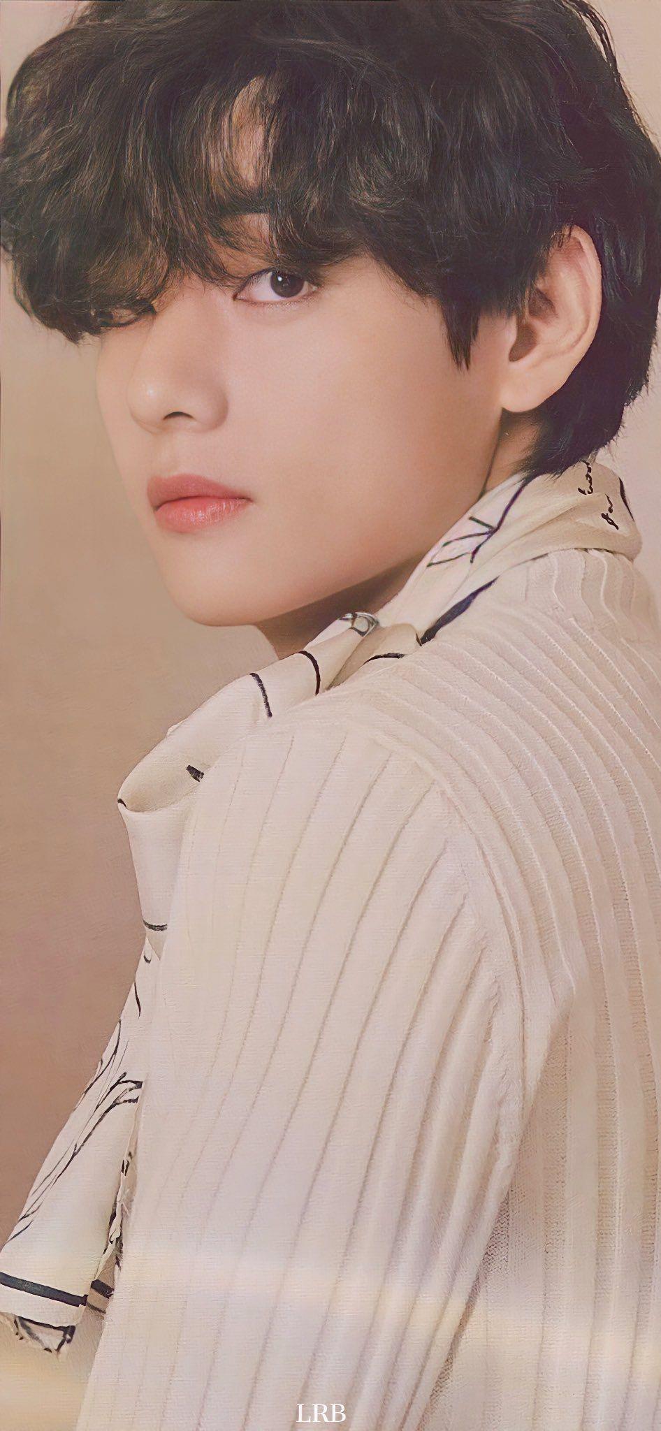 Kim Taehyung 2021 Wallpapers Top Free Kim Taehyung 2021 Backgrounds Wallpaperaccess