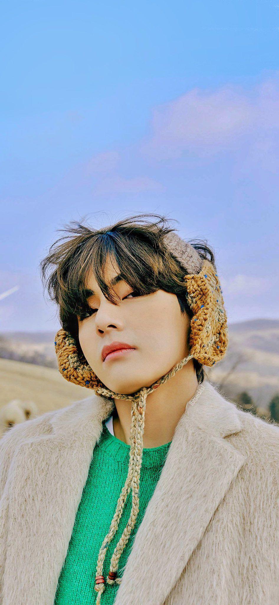 946x2048 V / Kim Taehyung / Tae ý tưởng vào năm 2021. kim taehyung, taehyung, kim