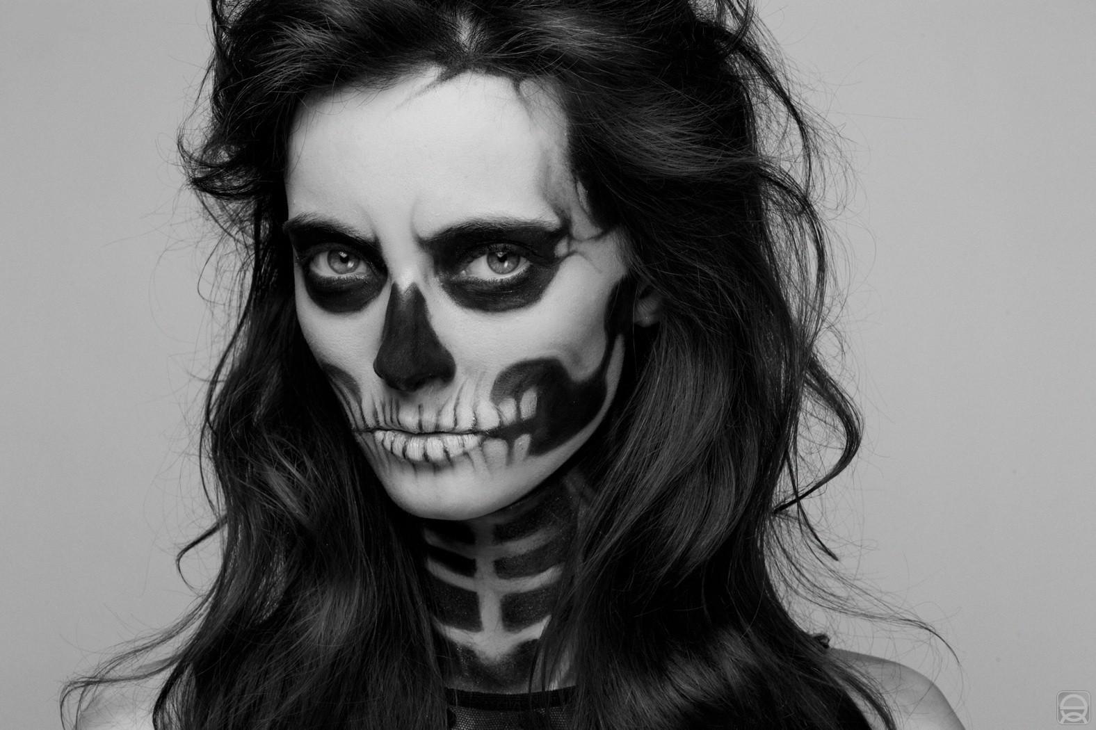 1576x1050 women, grayscale, monochrome, face paint wallpaper