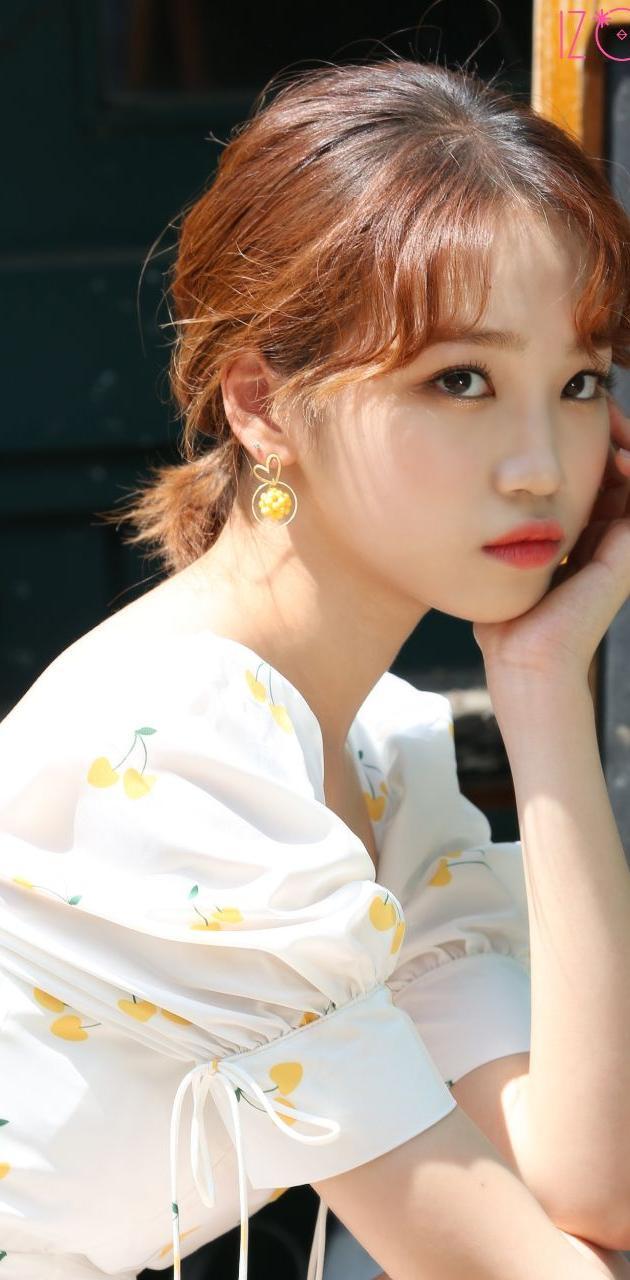 630x1280 Kim Chaewon wallpaper