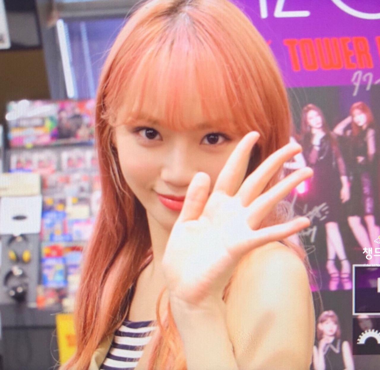 1280x1244 image about Kim Chaewon trending