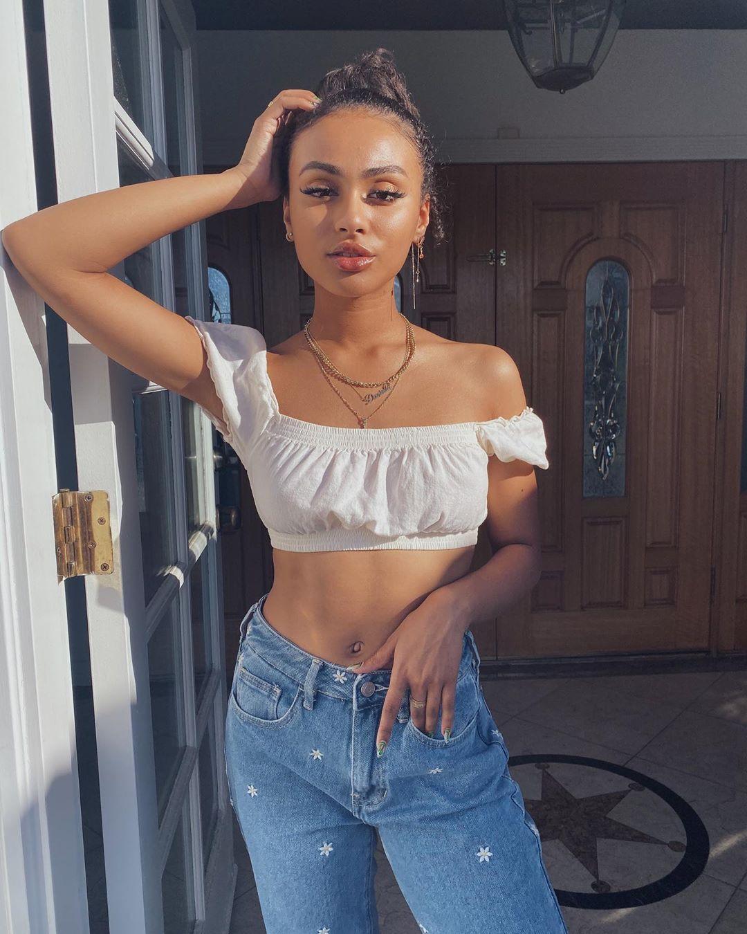 1080x1350 Daniella Perkins Wallpaper