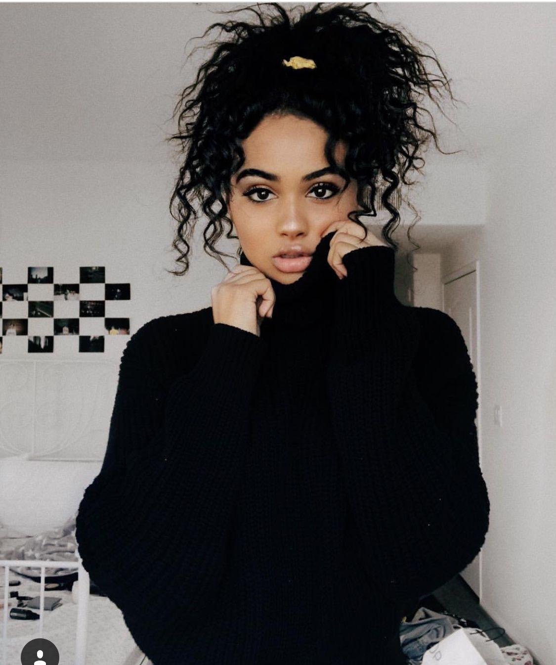 1125x1345 Daniella Perkins Wallpaper