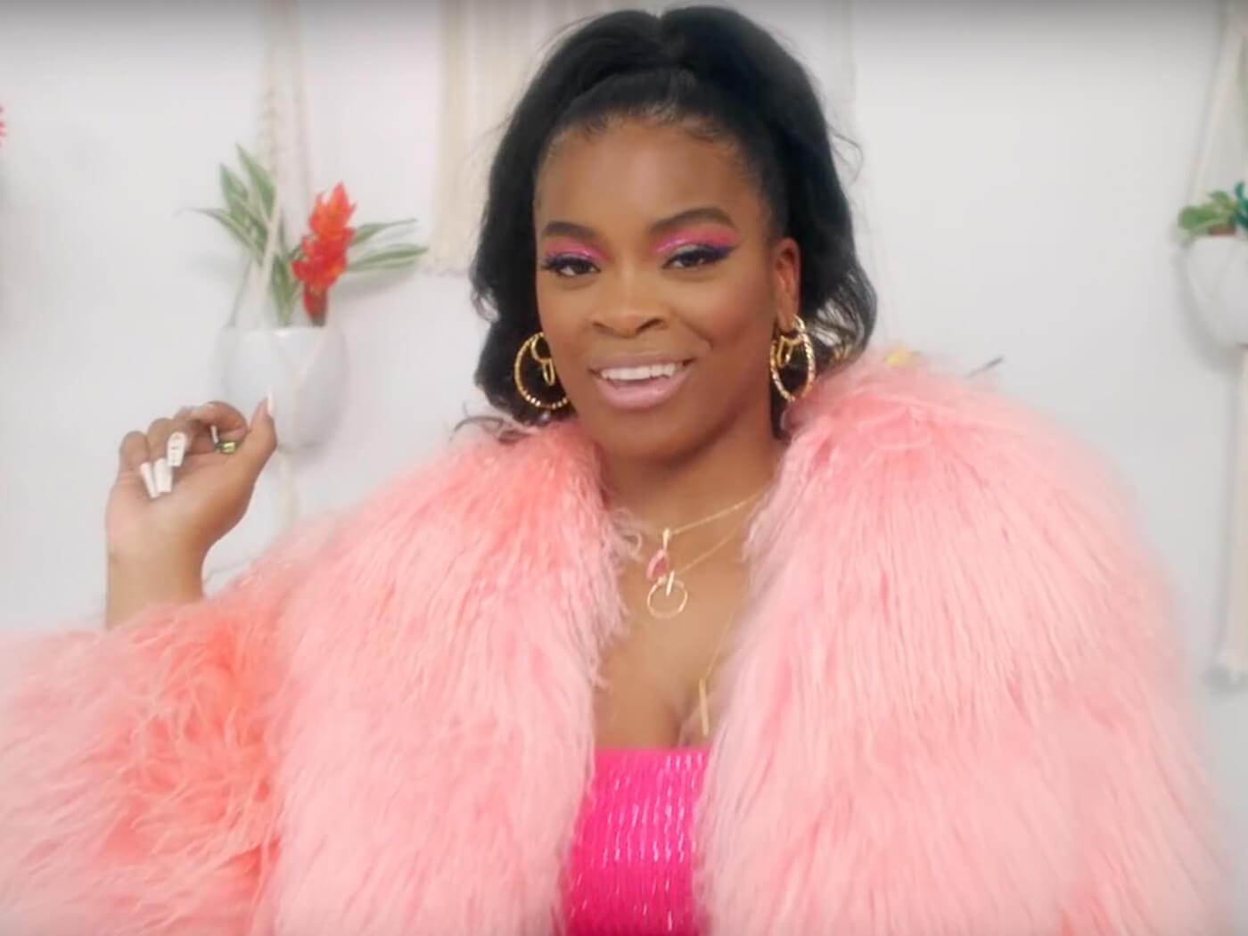 1400x1050 Watch Ari Lennox's stylish video for “Bussit”