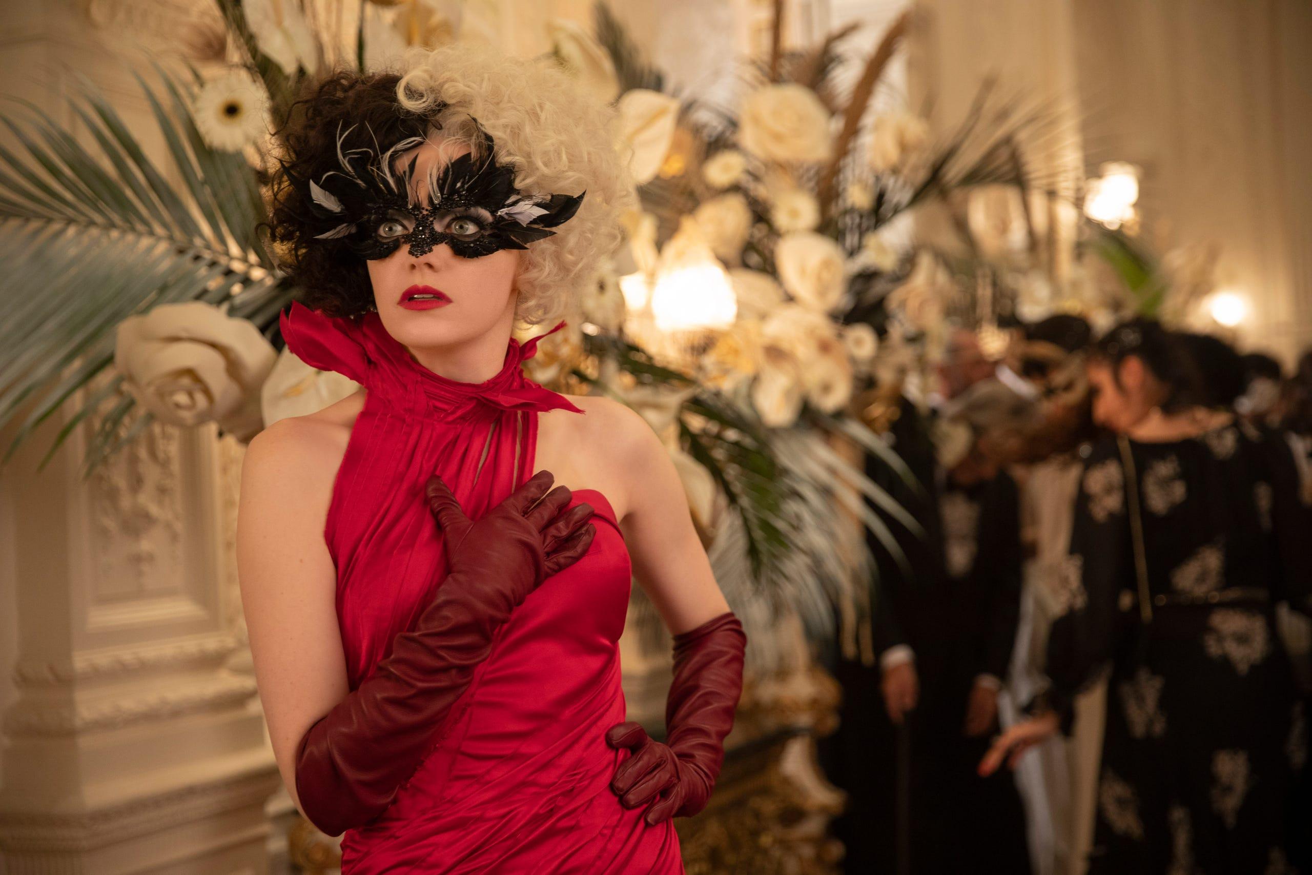 2560x1707 Cruella': See Emma Stone's wickedly fashionable looks from the movie