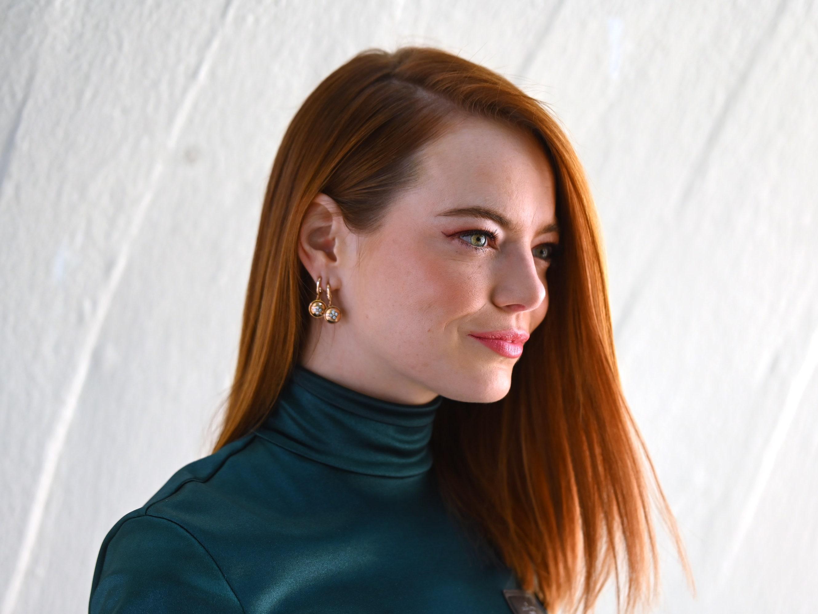 2660x1995 Emma Stone Had a Major Hair Transformation to Play Cruella de Vil