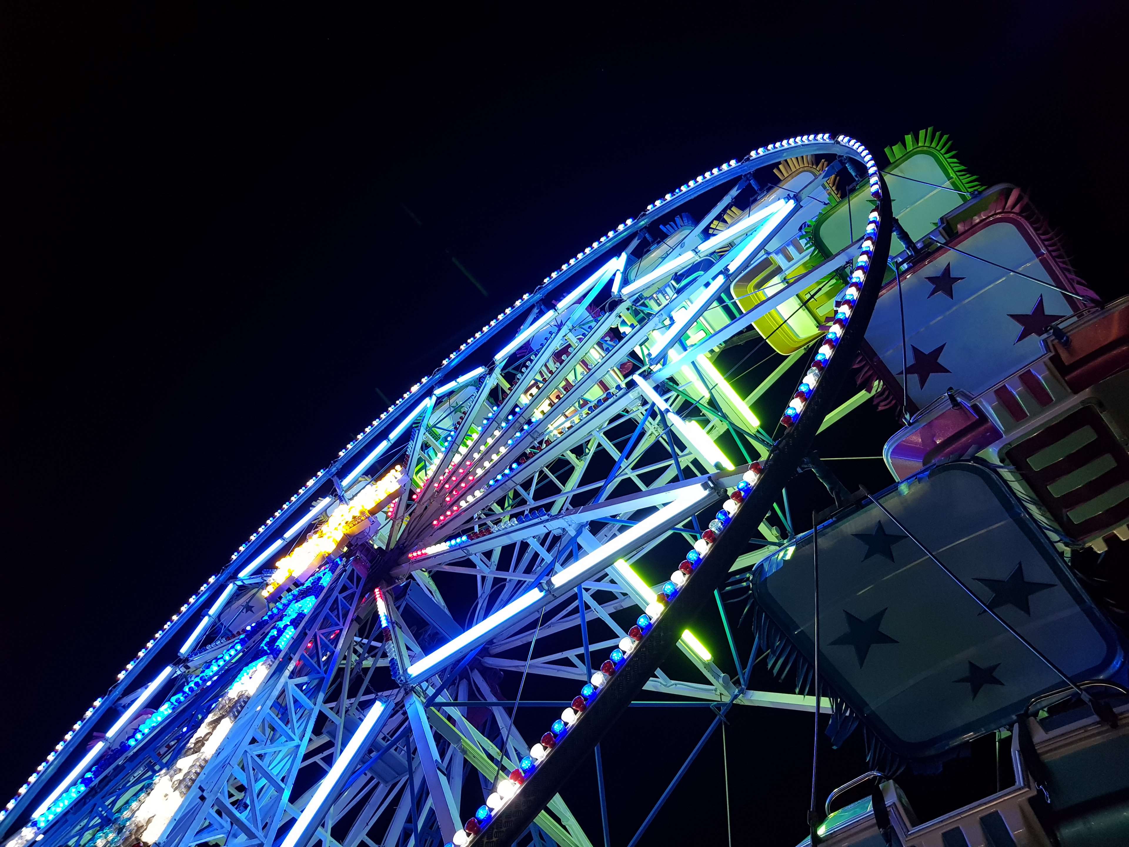 3840x2880 amusement park, big wheel, blur, carnival, carousel, circus, city, colourful, dark, entertainment, evening, exhilaration, fair, fairground, ferris wheel, festival, fun, high, illuminated, leisure, light, lights, low a 4k wallpaper