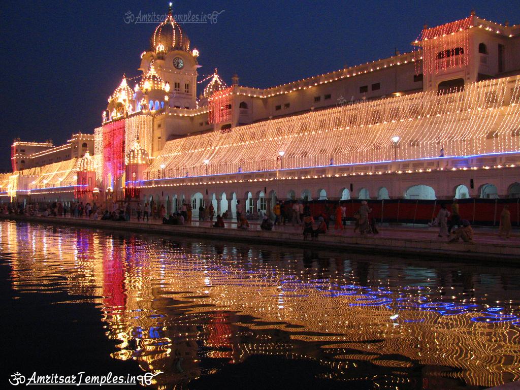 1024x768 Golden Temple Night Photo