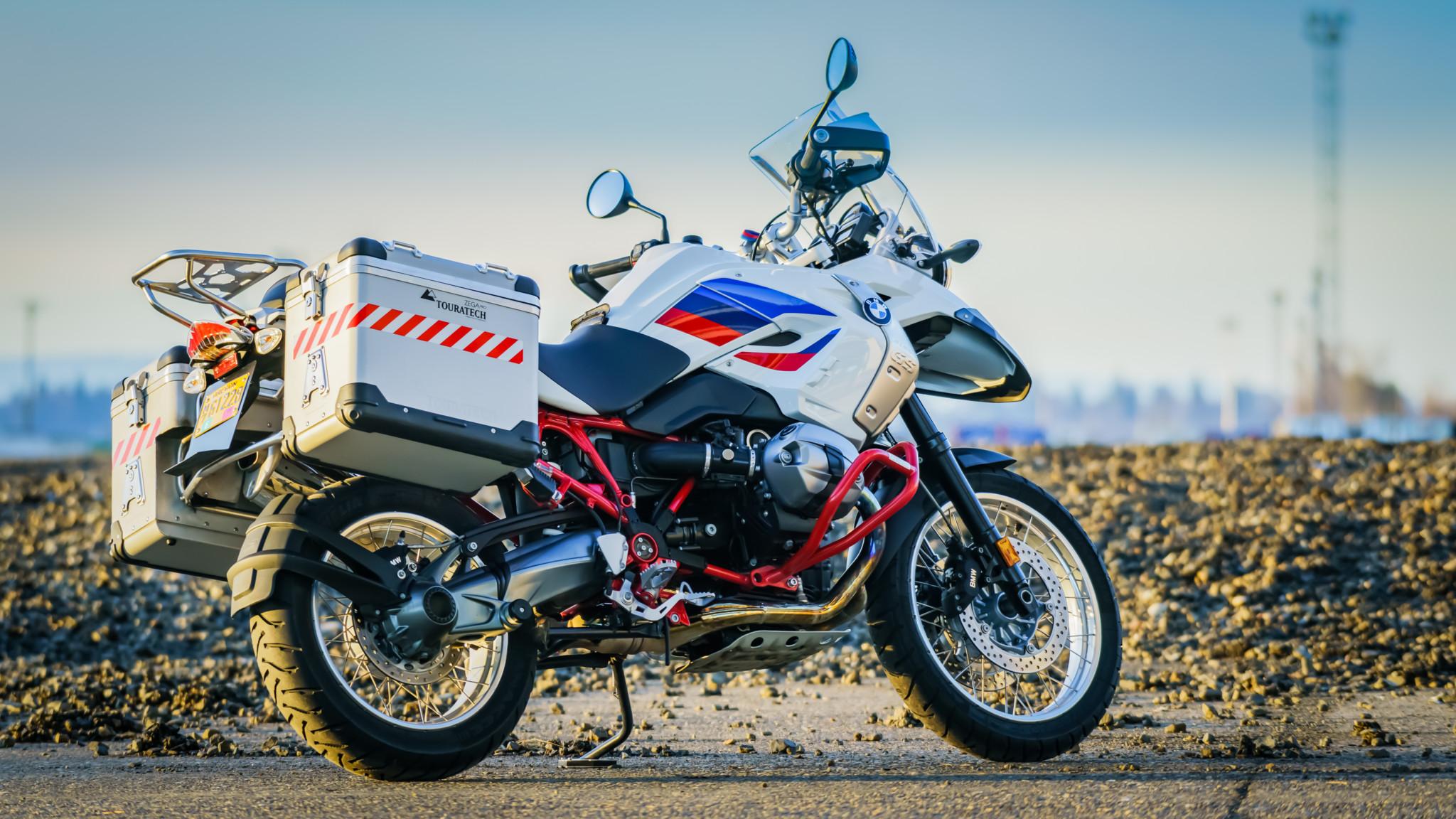 2048x1152 BMW R1200GS Rallye HD Wallpaper