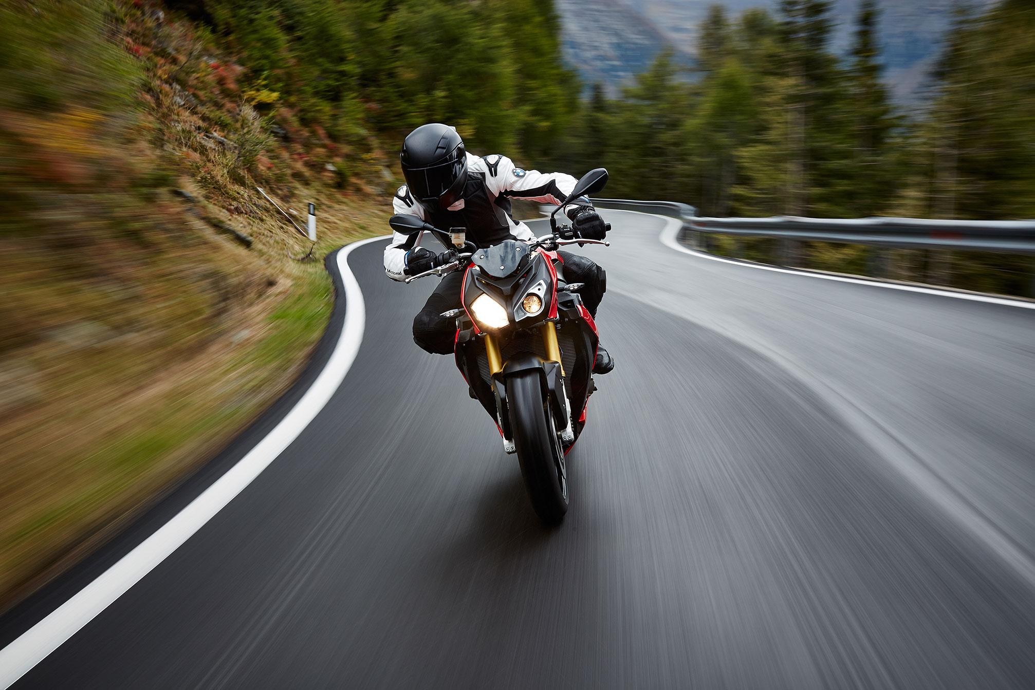 2014x1343 BMW S1000R Review