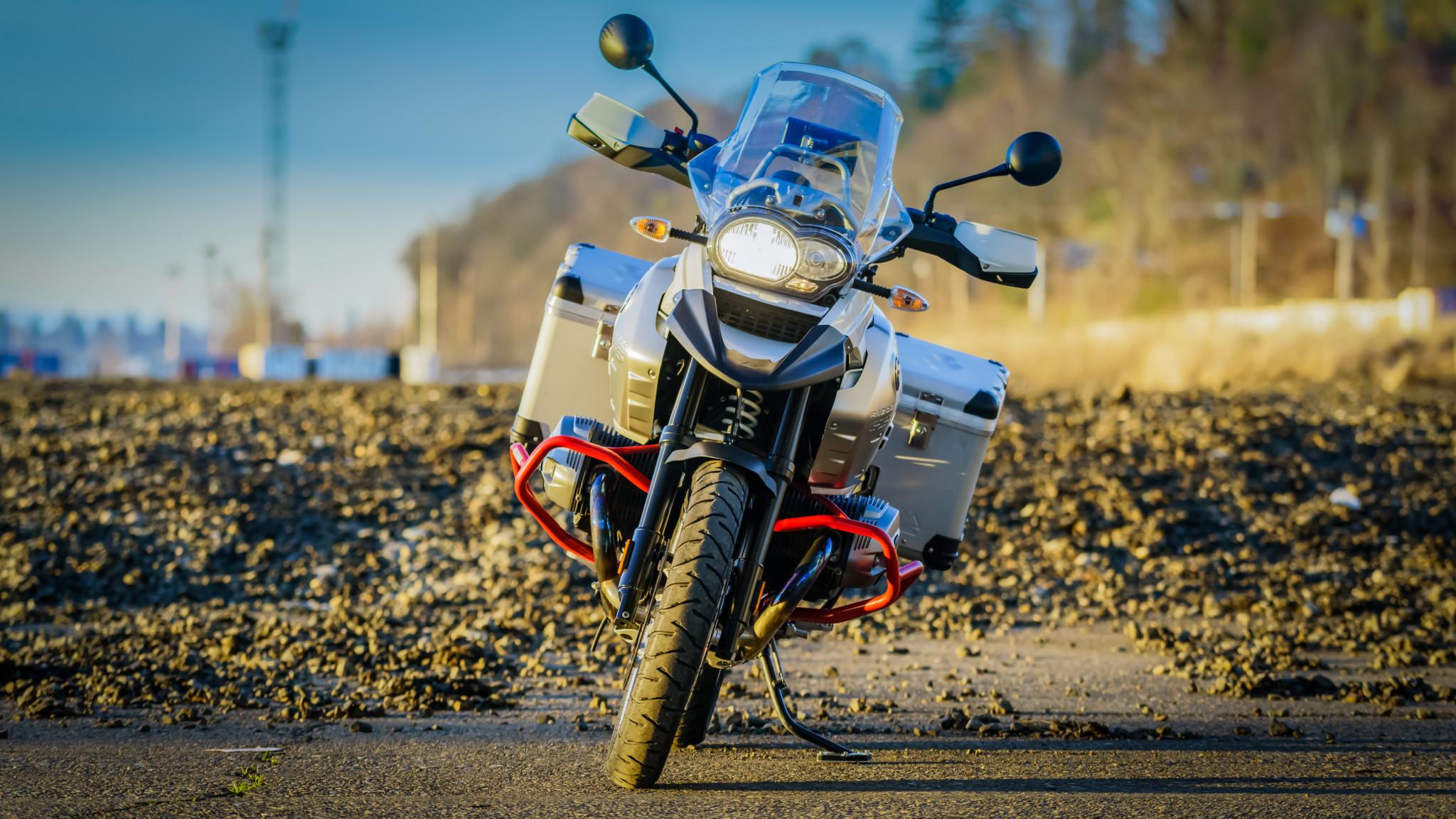 2048x1152 BMW R1200GS Rallye HD Wallpaper