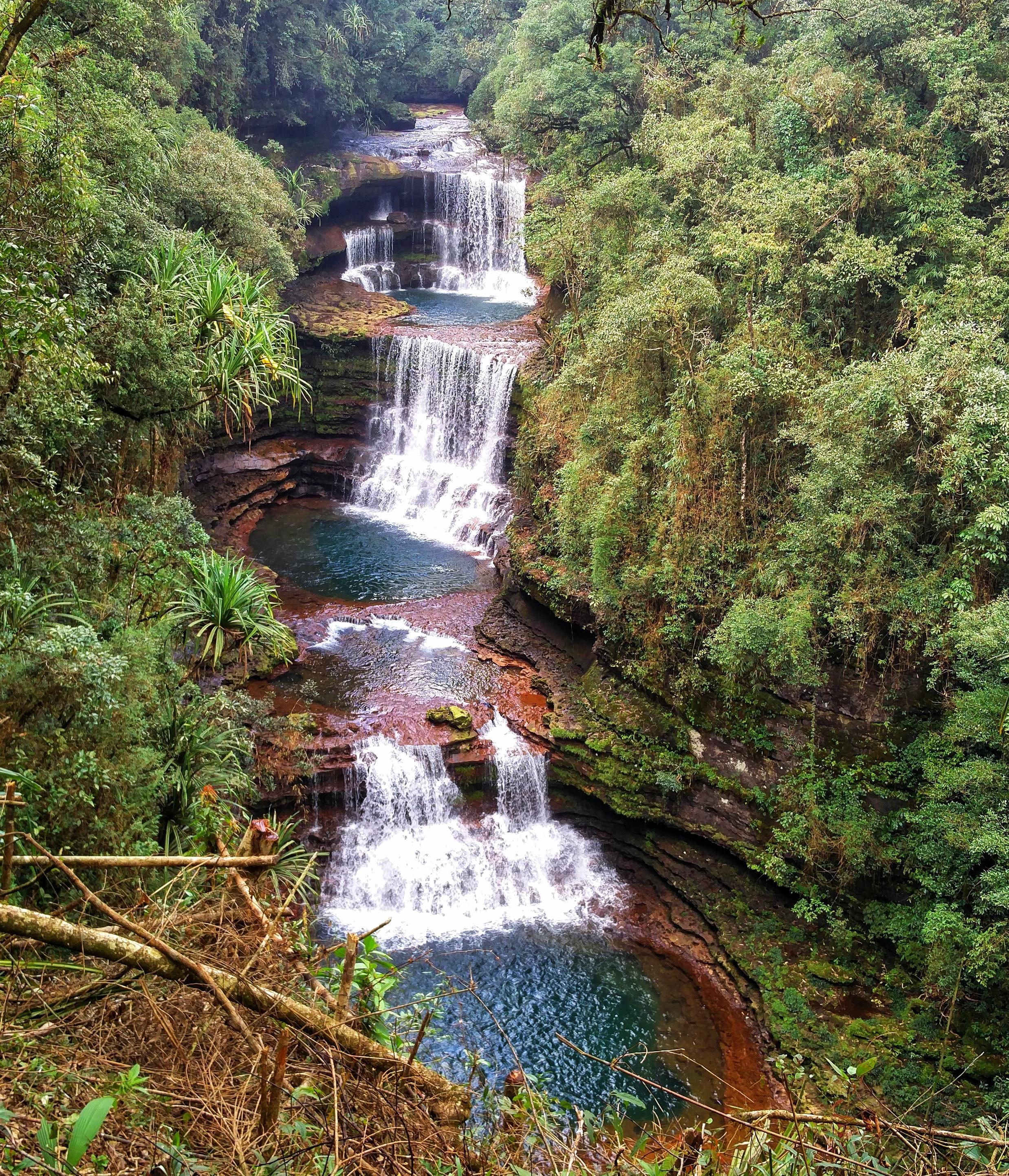 2476x2885 Wei Sawdong falls, Meghalaya, India. As surreal as it could be, [2476×2885]