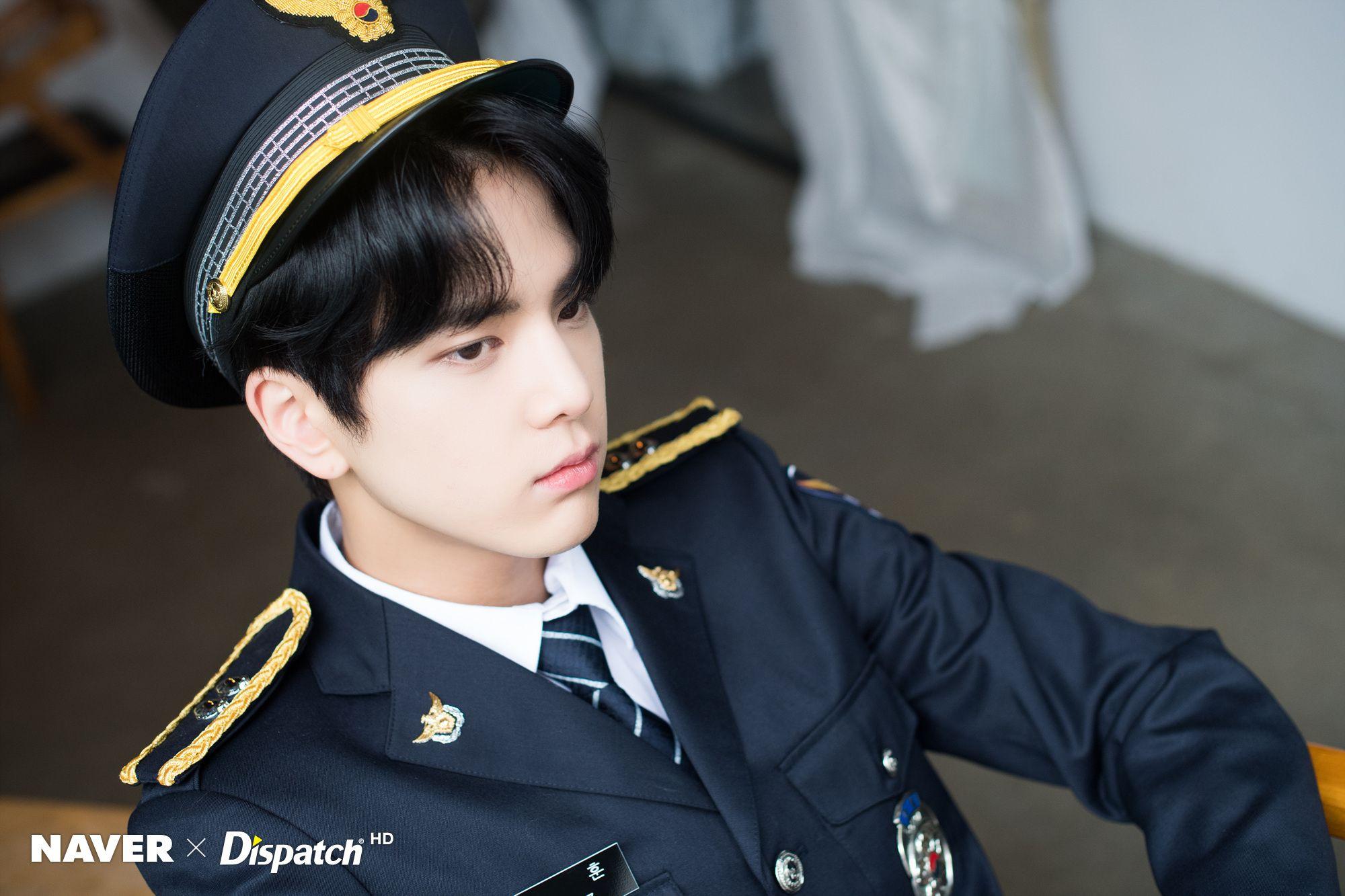 2000x1333 Younghoon Right Here promotion photohoot par Naver x Dispatch Boyz photo